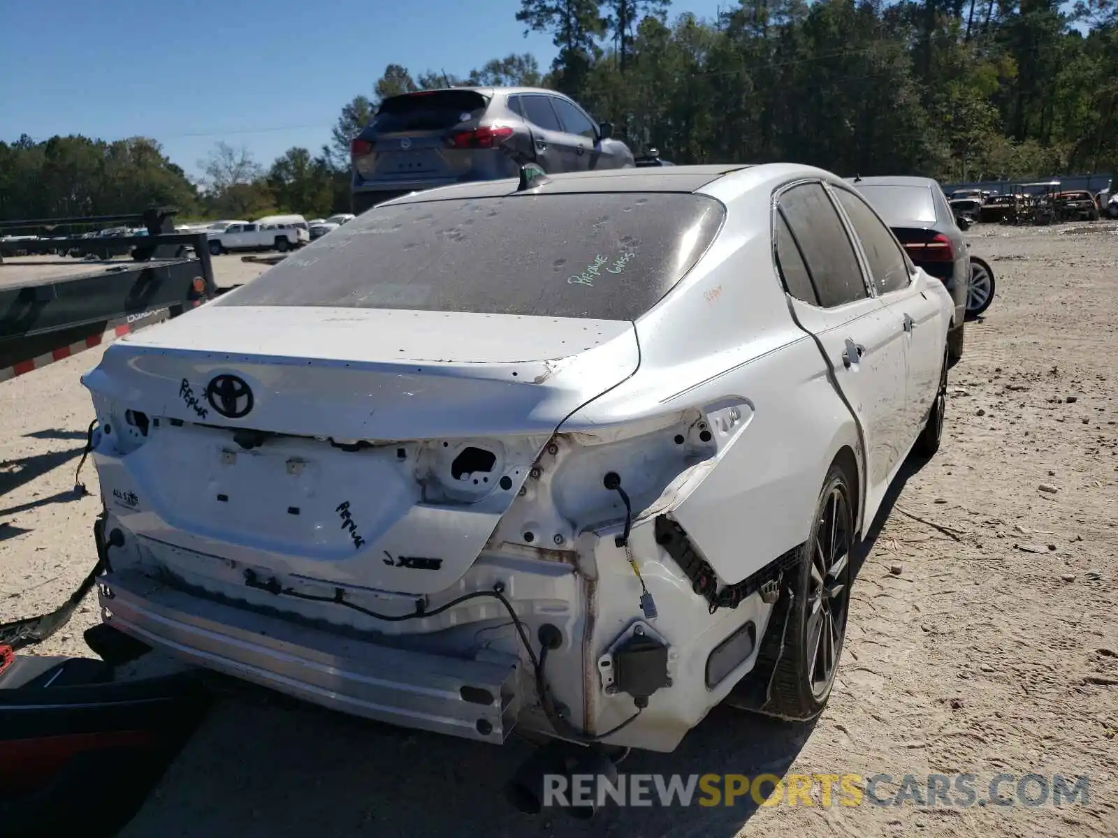 4 Photograph of a damaged car 4T1K61AK7LU354930 TOYOTA CAMRY 2020