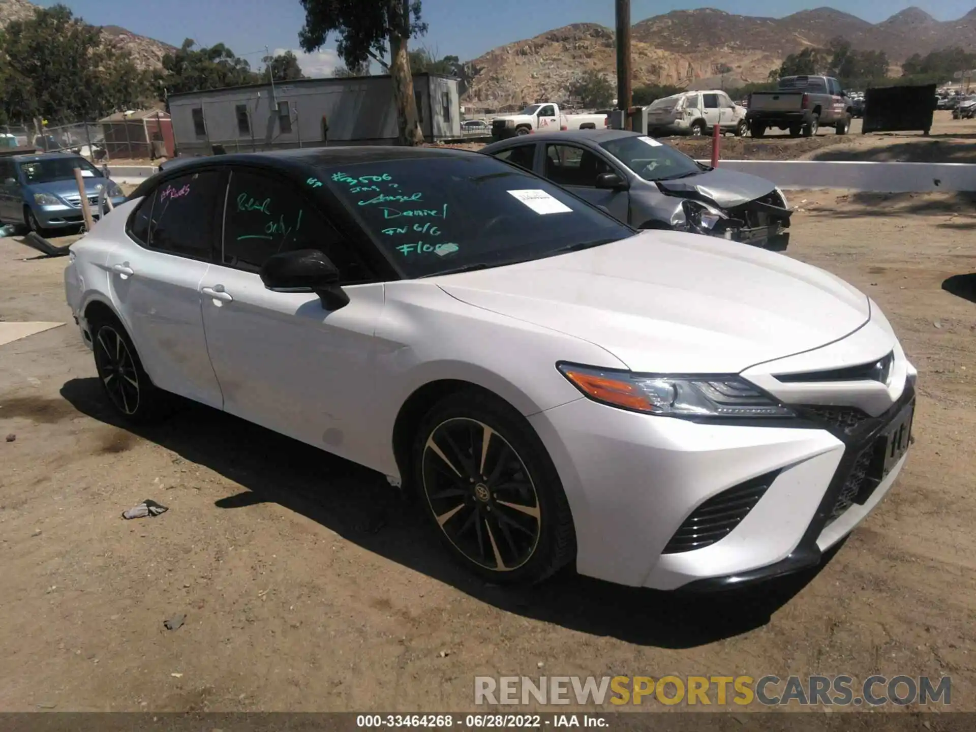 1 Photograph of a damaged car 4T1K61AK7LU365376 TOYOTA CAMRY 2020