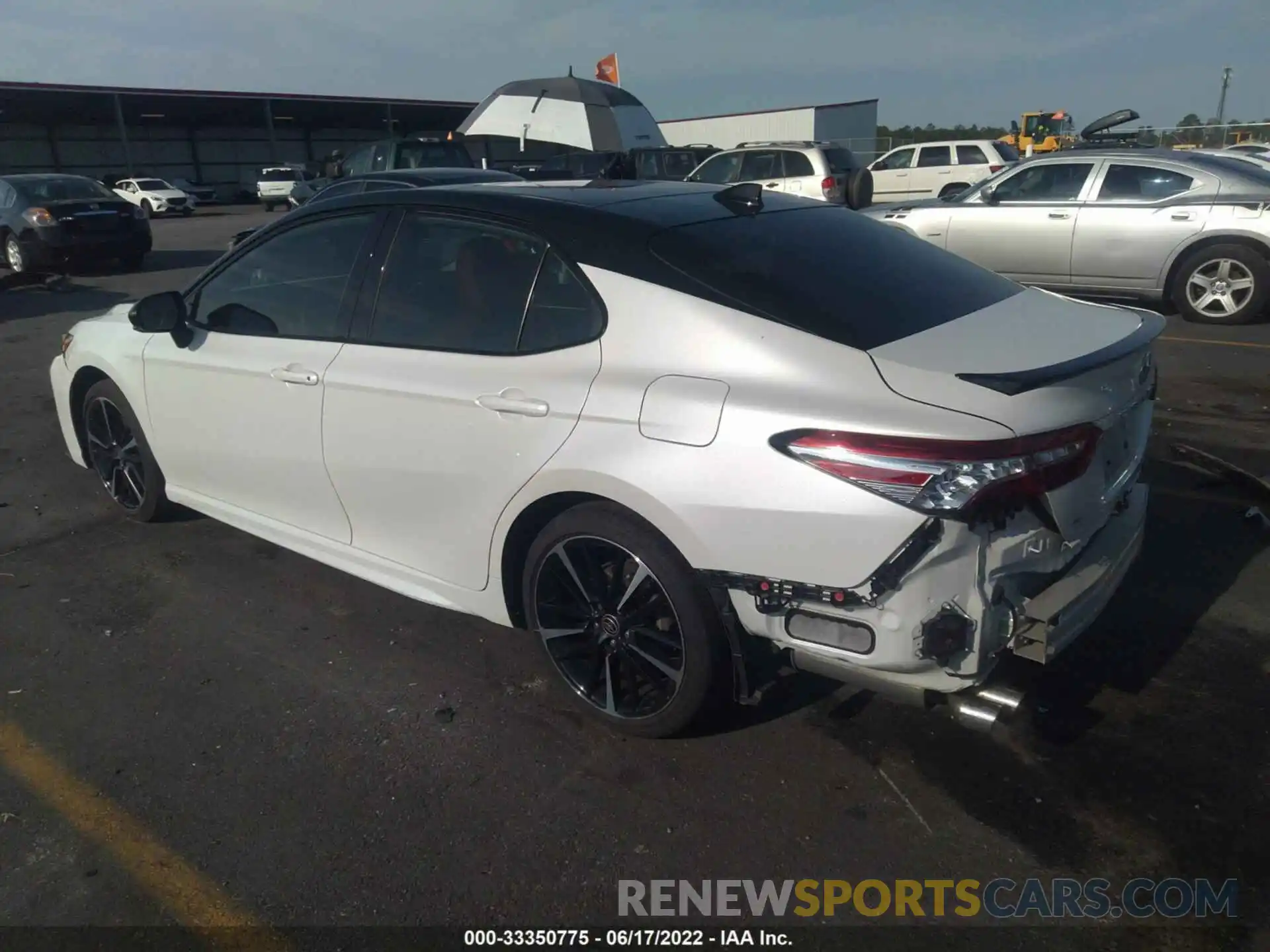 3 Photograph of a damaged car 4T1K61AK7LU370142 TOYOTA CAMRY 2020