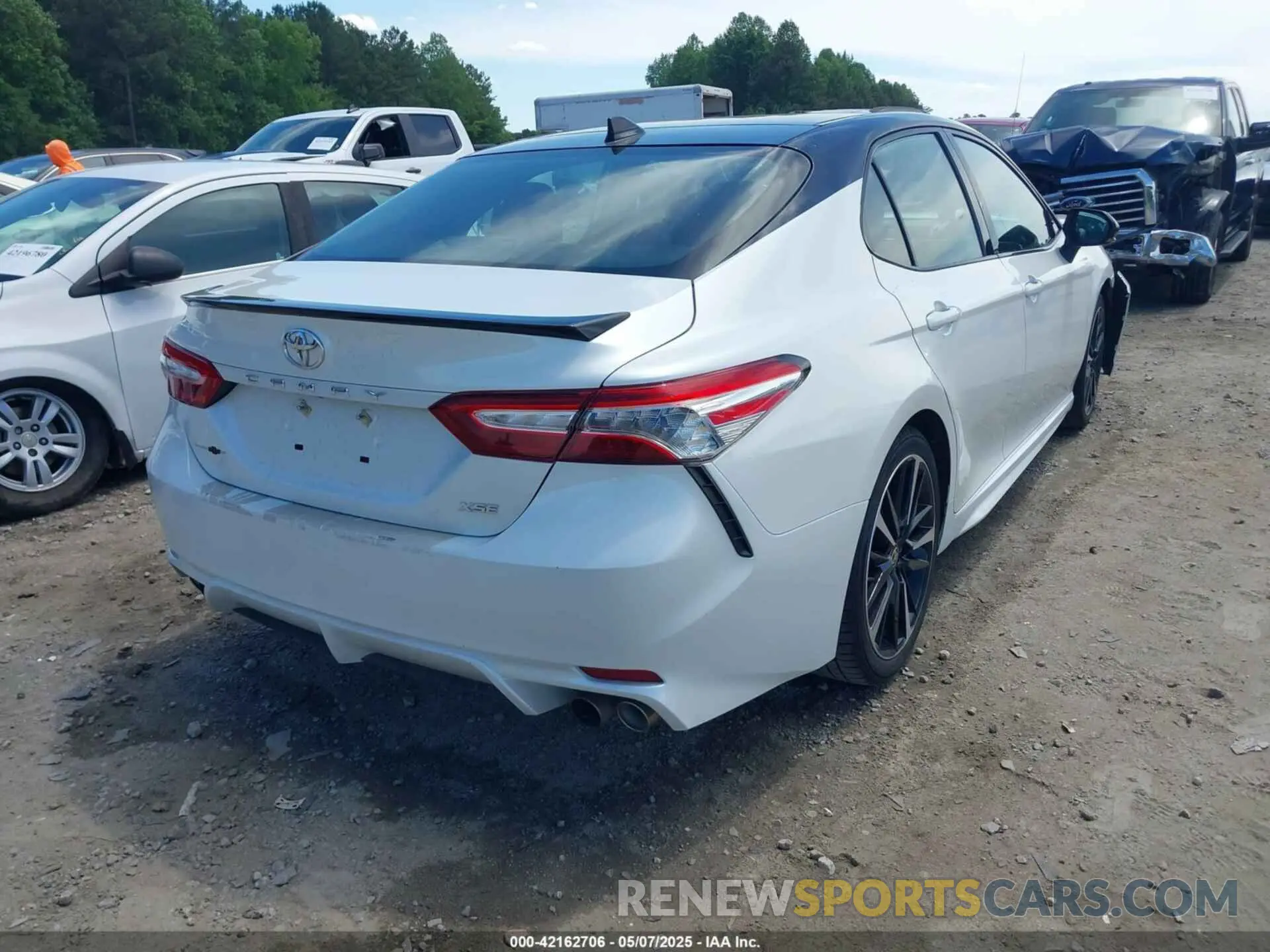 4 Photograph of a damaged car 4T1K61AK7LU373526 TOYOTA CAMRY 2020