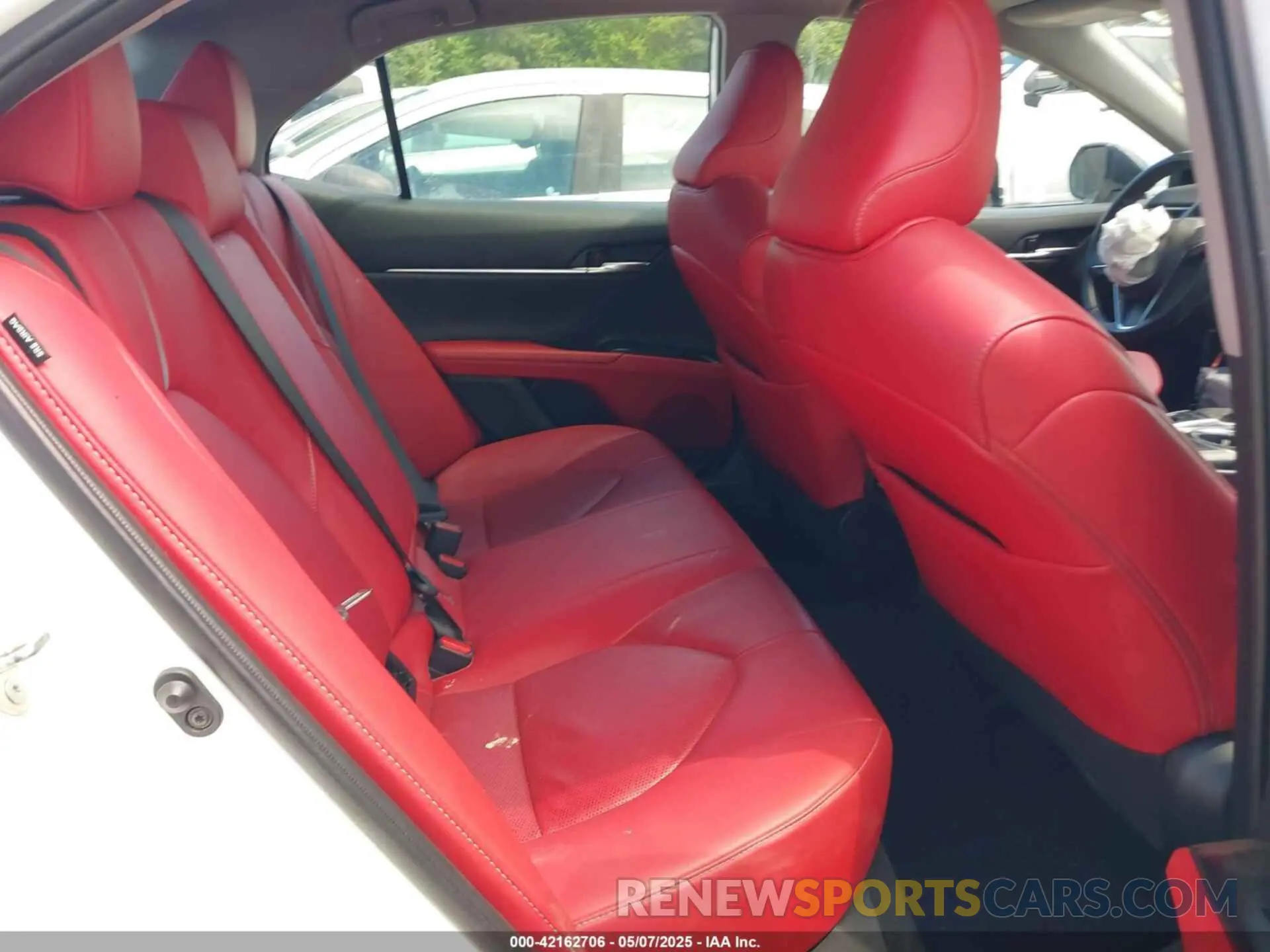 8 Photograph of a damaged car 4T1K61AK7LU373526 TOYOTA CAMRY 2020