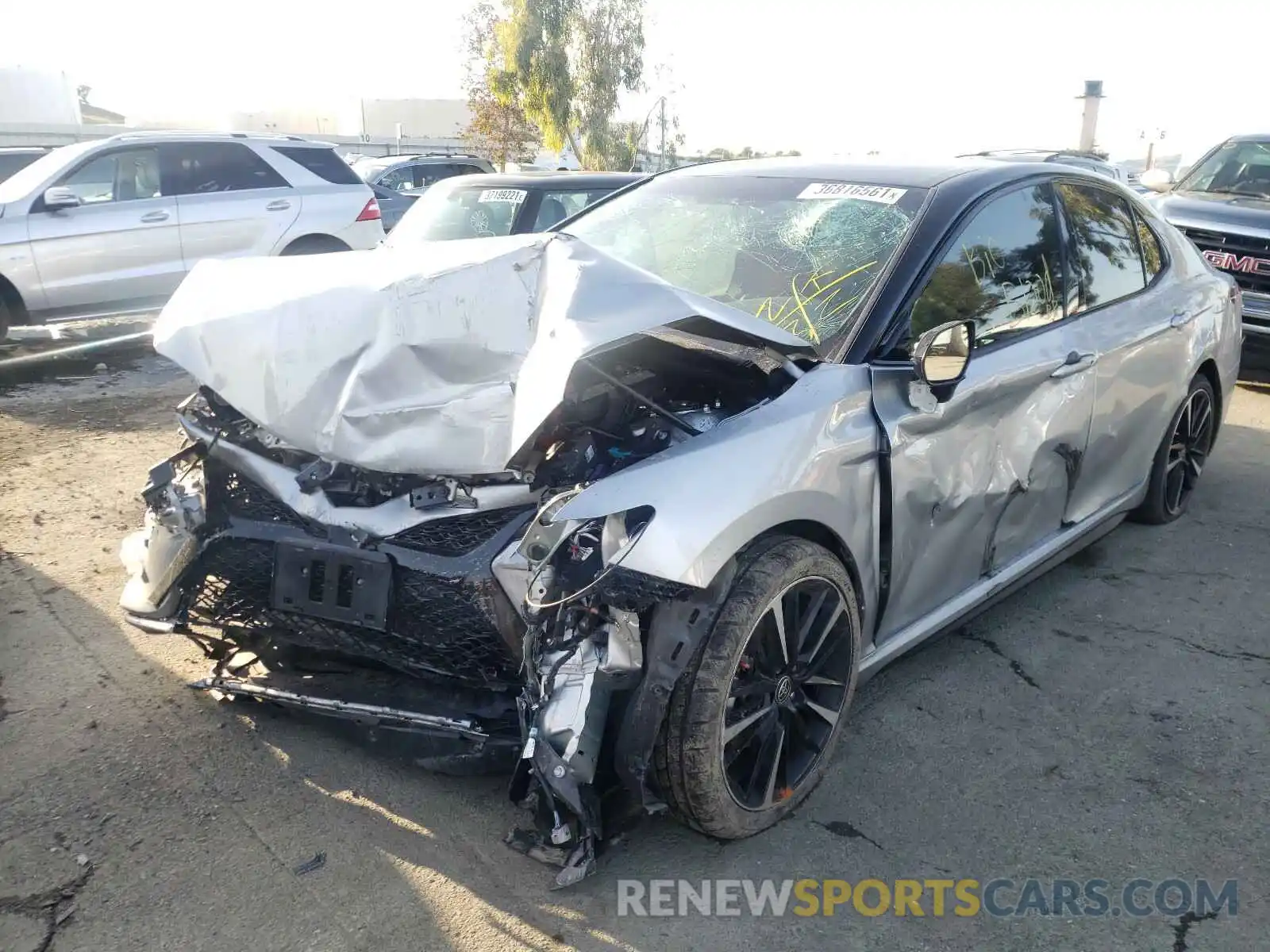 2 Photograph of a damaged car 4T1K61AK7LU375969 TOYOTA CAMRY 2020