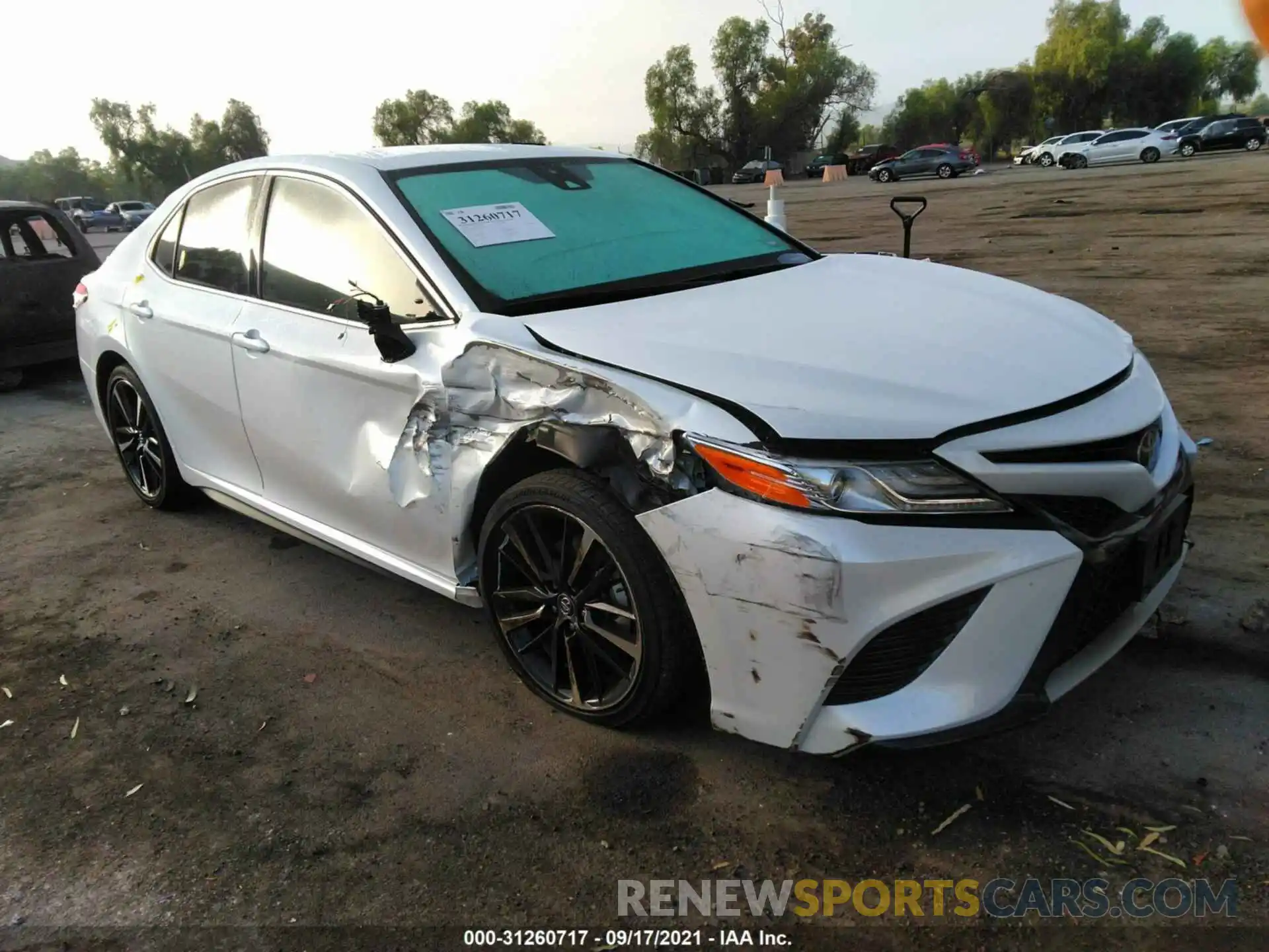 1 Photograph of a damaged car 4T1K61AK7LU880703 TOYOTA CAMRY 2020