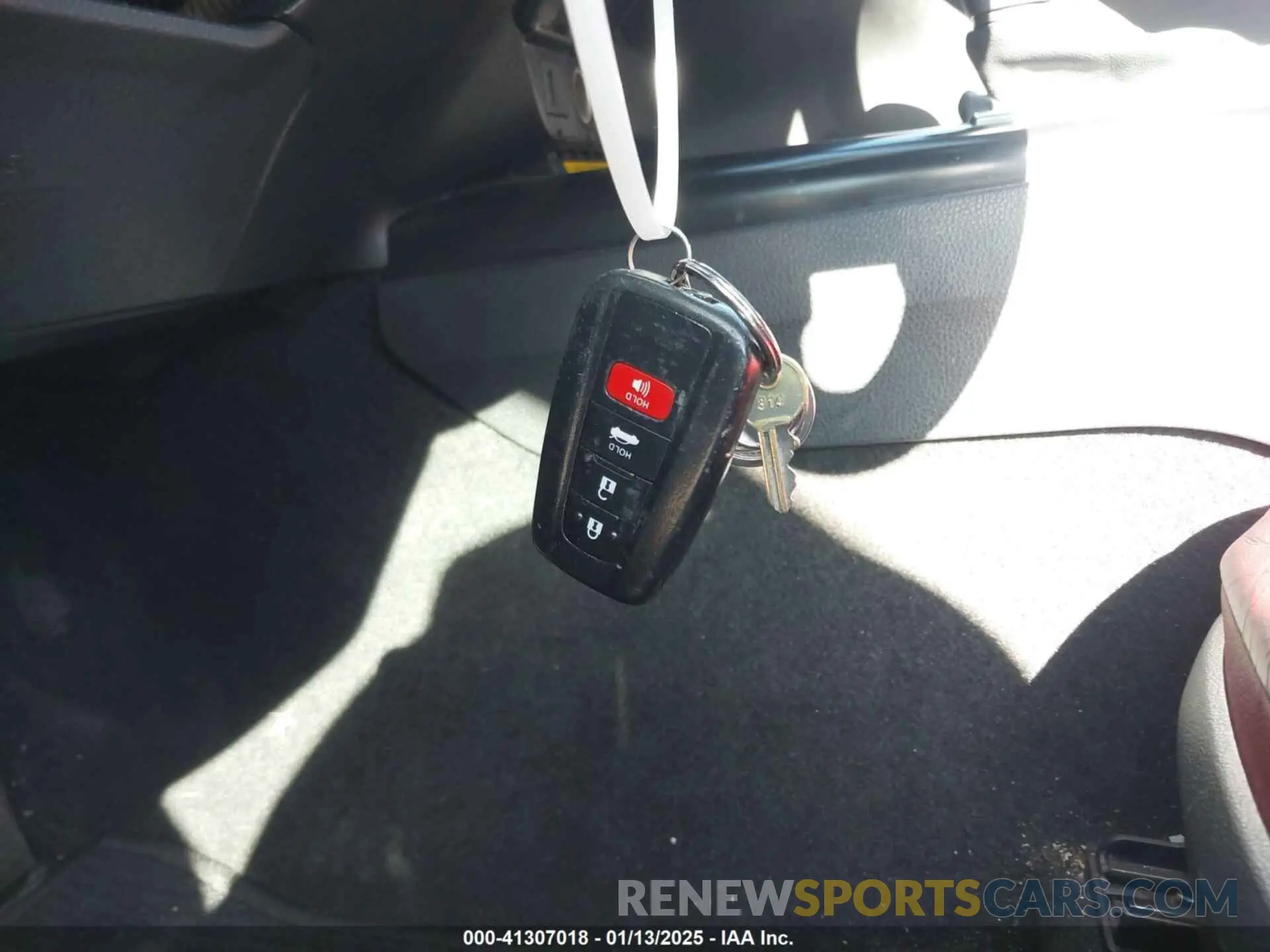 11 Photograph of a damaged car 4T1K61AK7LU939751 TOYOTA CAMRY 2020