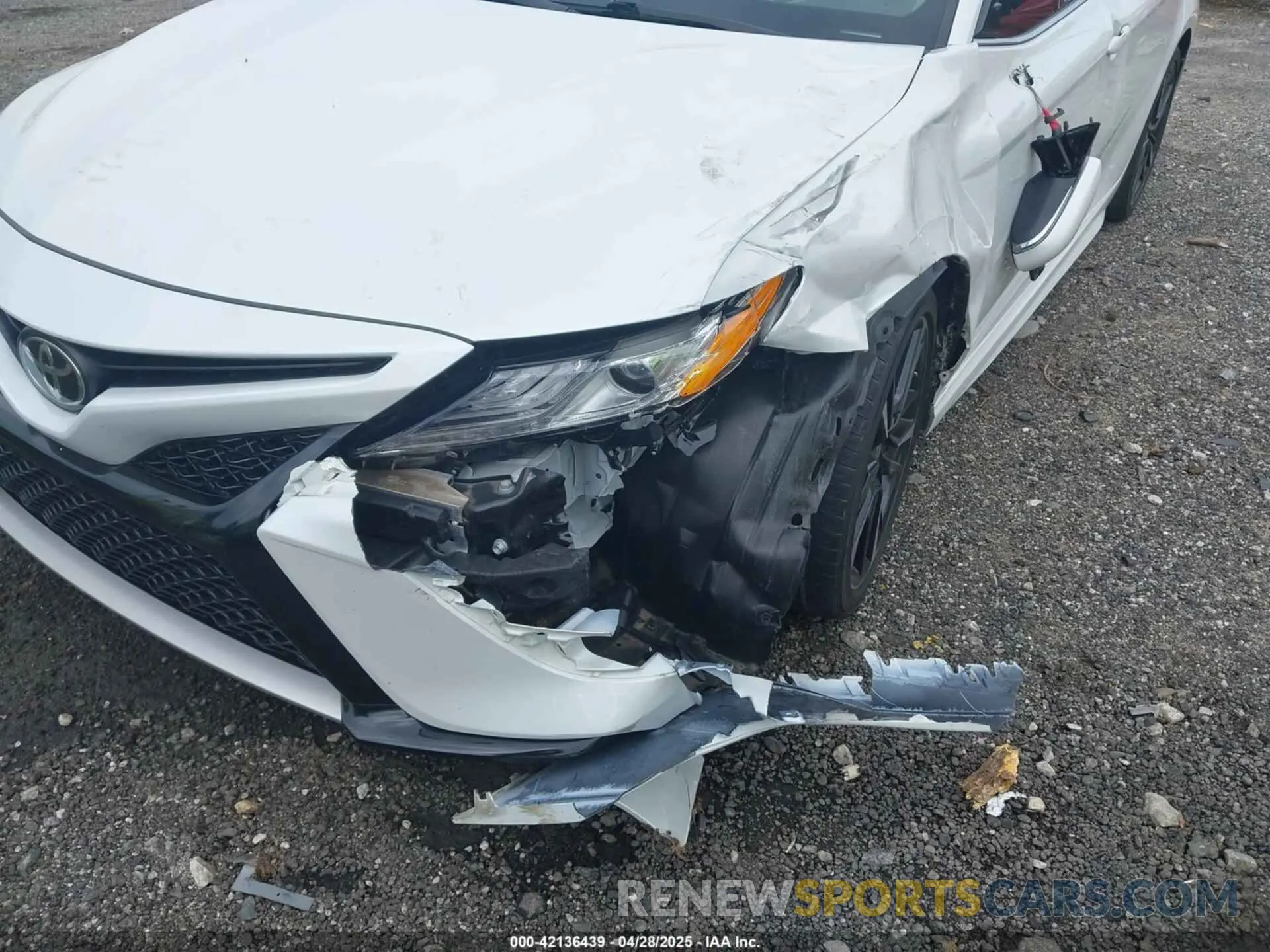 6 Photograph of a damaged car 4T1K61AK7LU983295 TOYOTA CAMRY 2020