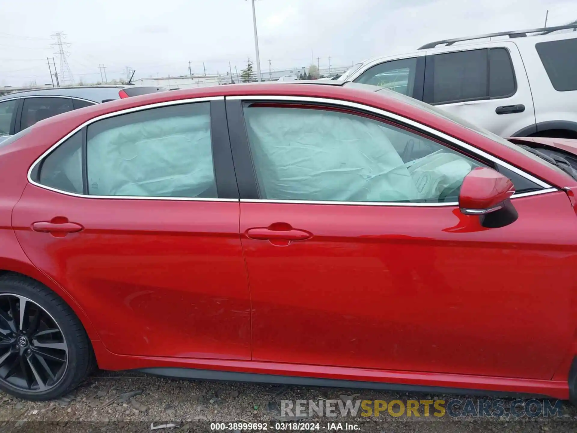 14 Photograph of a damaged car 4T1K61AK8LU306627 TOYOTA CAMRY 2020