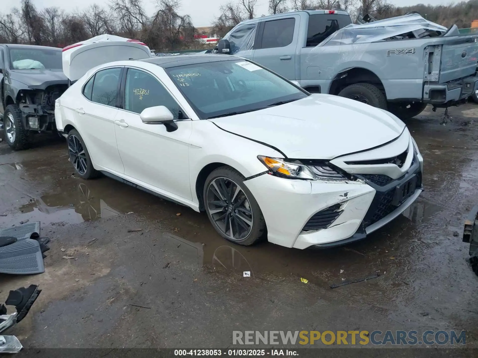1 Photograph of a damaged car 4T1K61AK8LU335352 TOYOTA CAMRY 2020