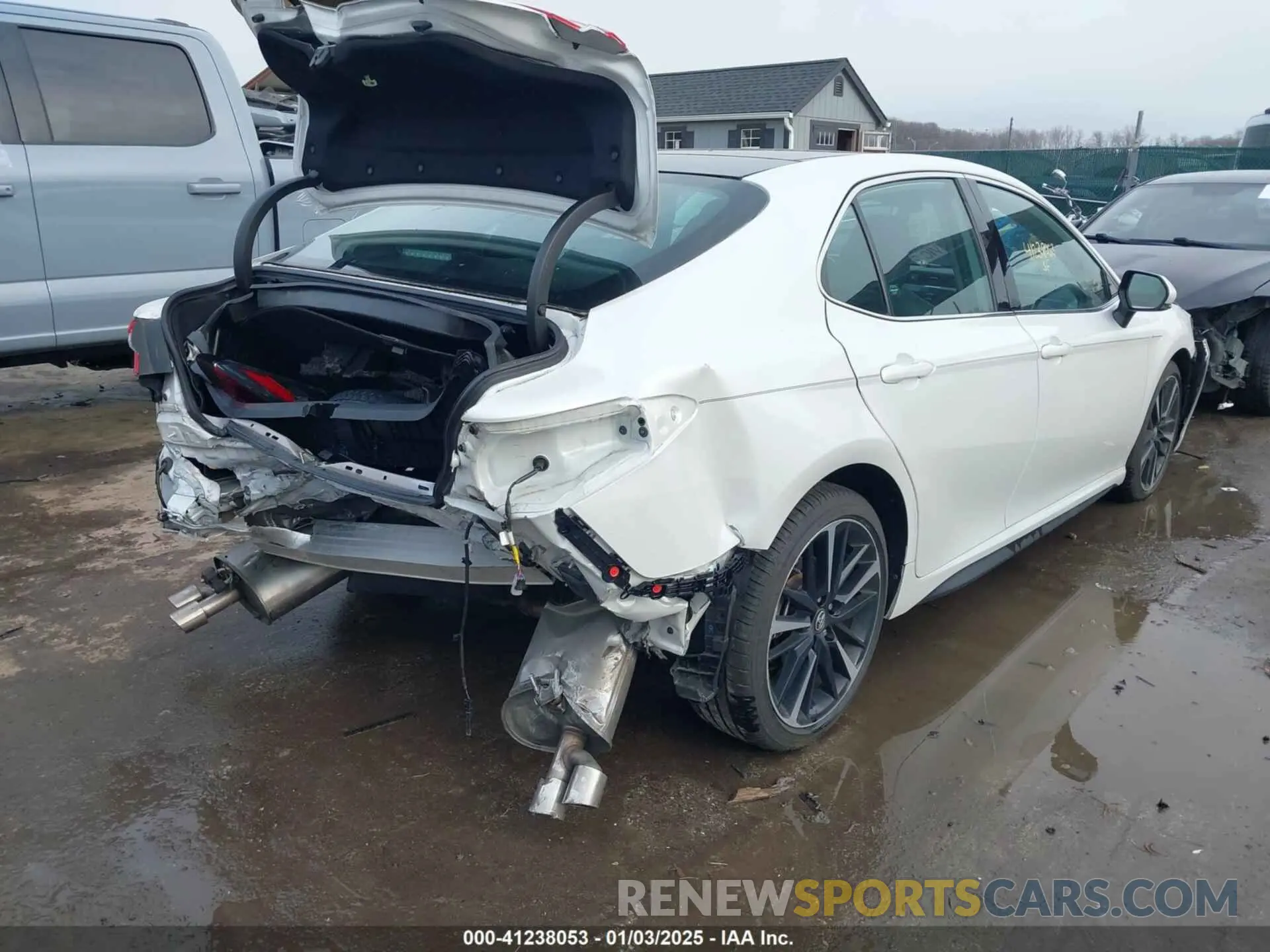 17 Photograph of a damaged car 4T1K61AK8LU335352 TOYOTA CAMRY 2020