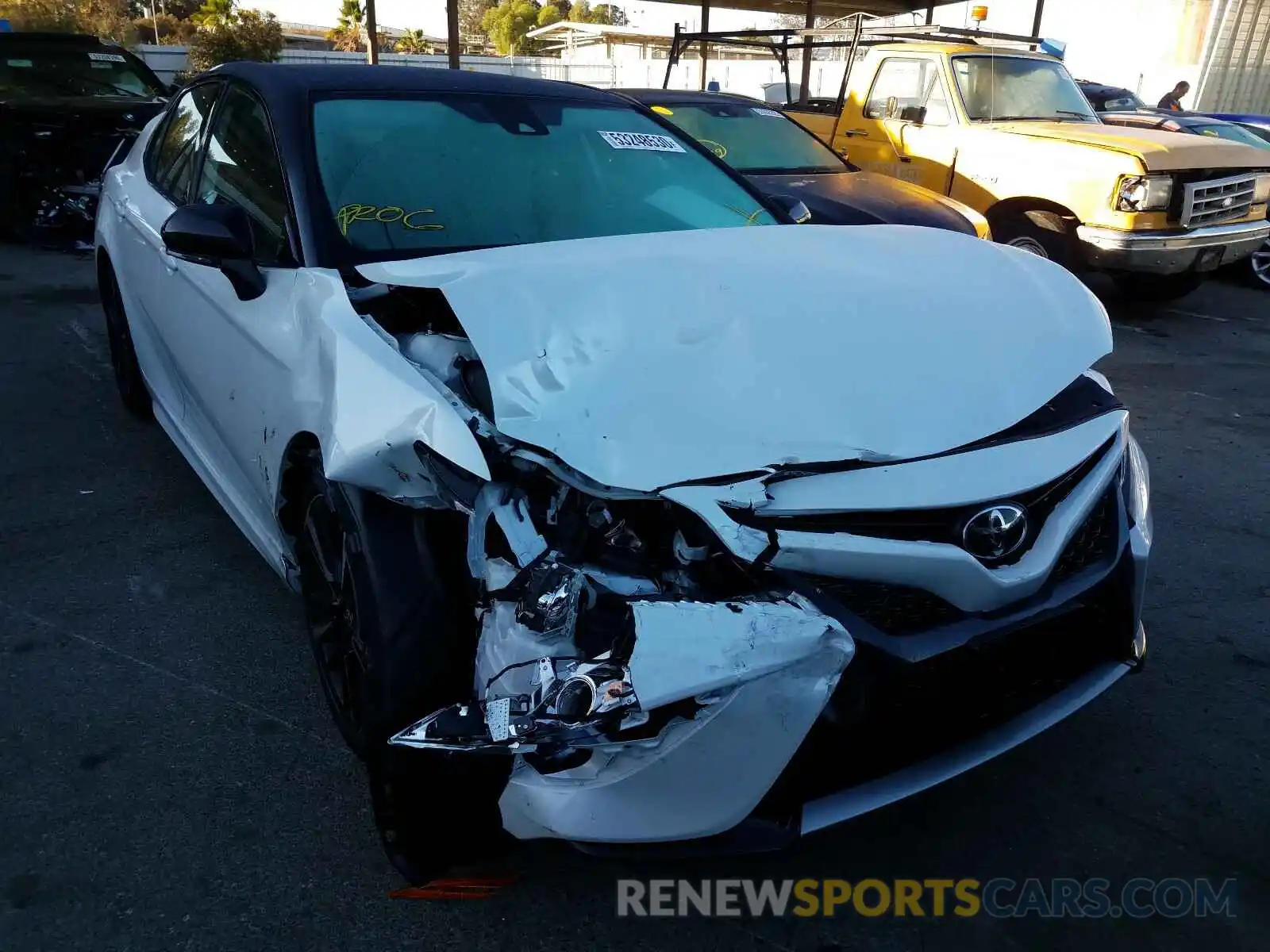 1 Photograph of a damaged car 4T1K61AK8LU360106 TOYOTA CAMRY 2020