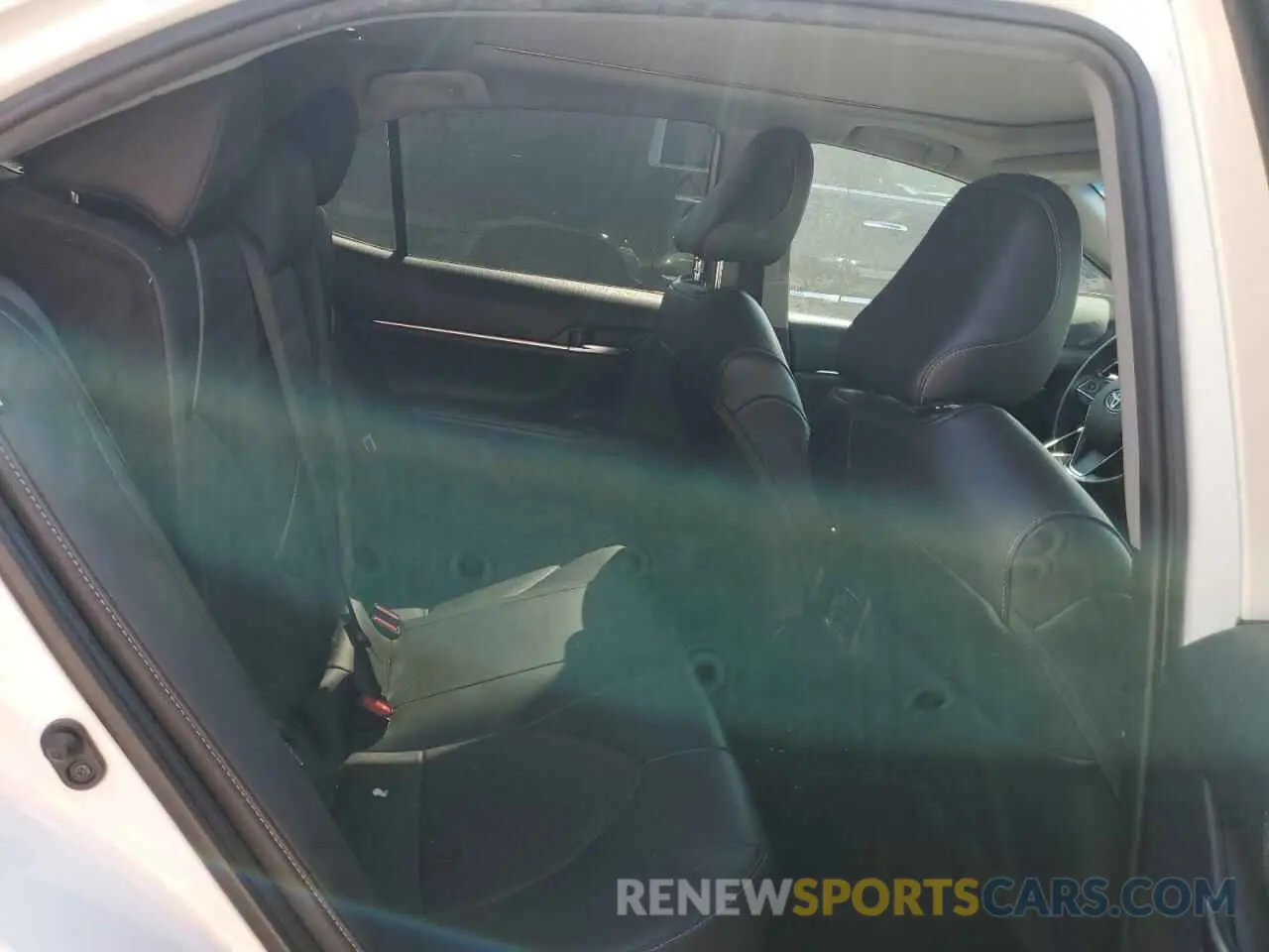 10 Photograph of a damaged car 4T1K61AK8LU363846 TOYOTA CAMRY 2020