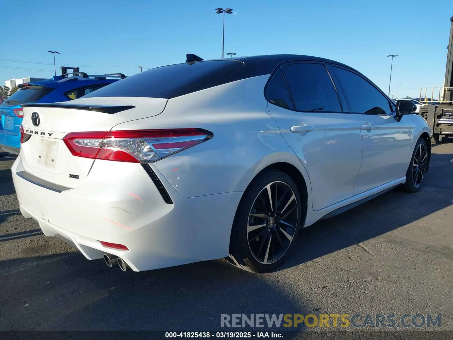 4 Photograph of a damaged car 4T1K61AK8LU368030 TOYOTA CAMRY 2020