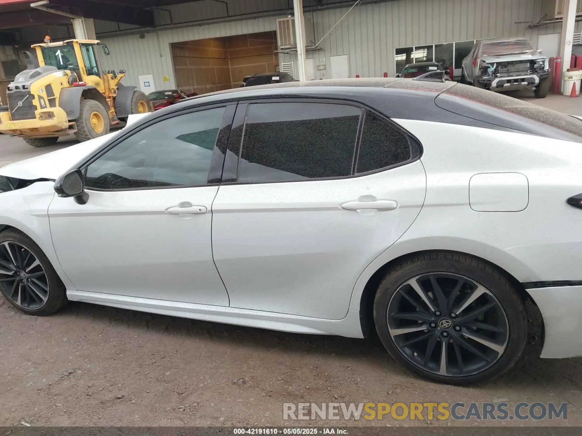 14 Photograph of a damaged car 4T1K61AK8LU380498 TOYOTA CAMRY 2020