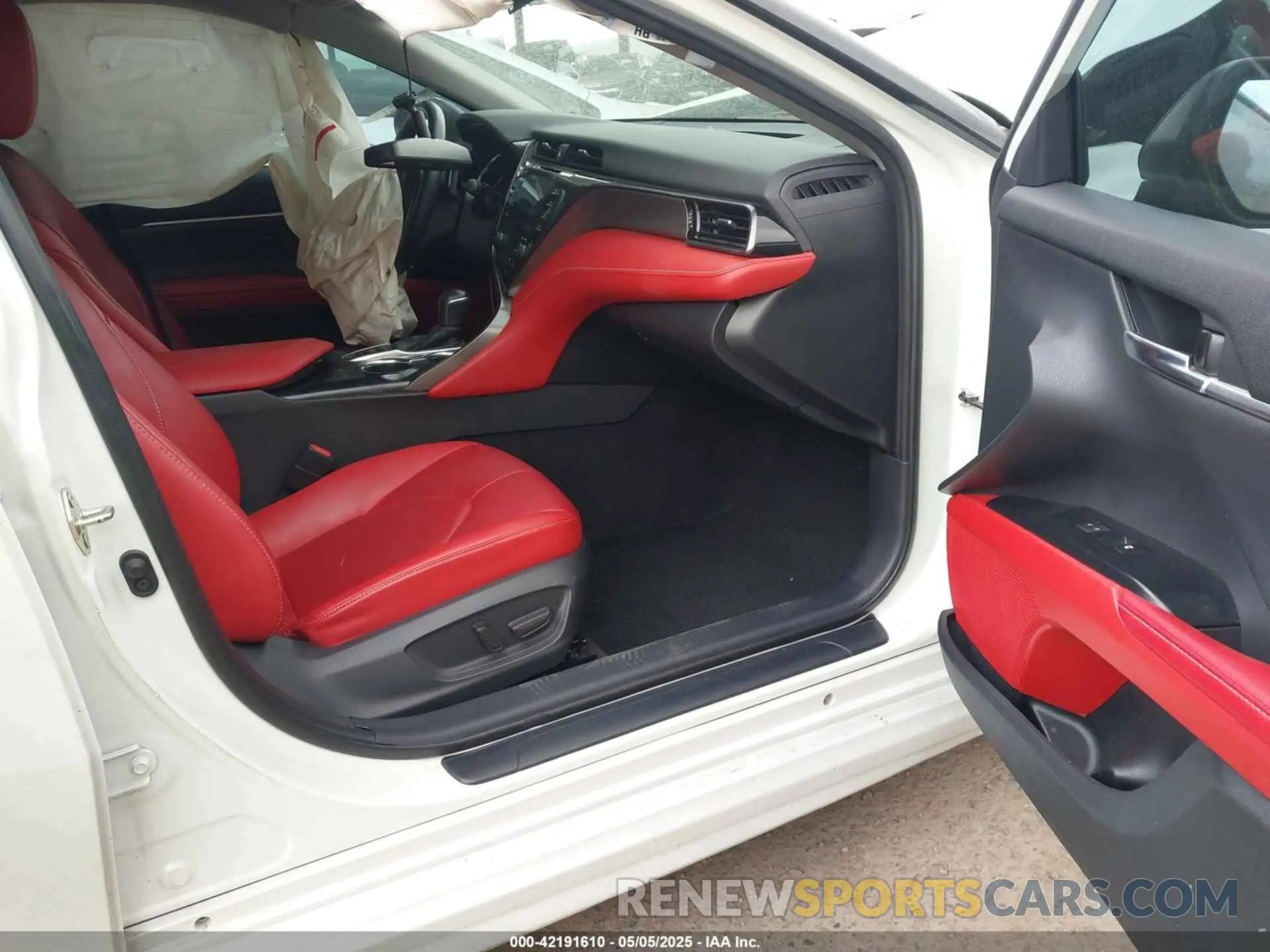 5 Photograph of a damaged car 4T1K61AK8LU380498 TOYOTA CAMRY 2020