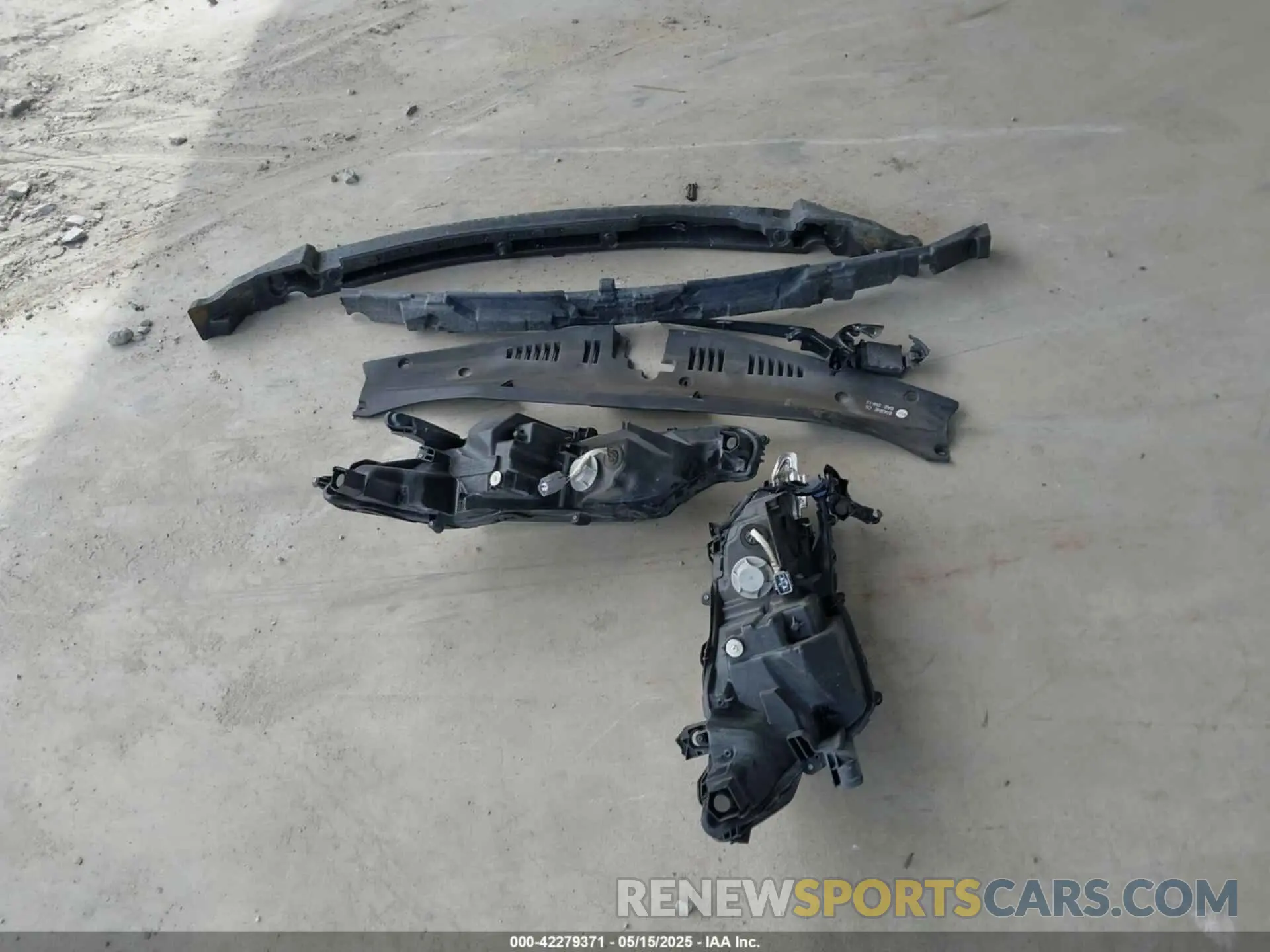 12 Photograph of a damaged car 4T1K61AK8LU397981 TOYOTA CAMRY 2020