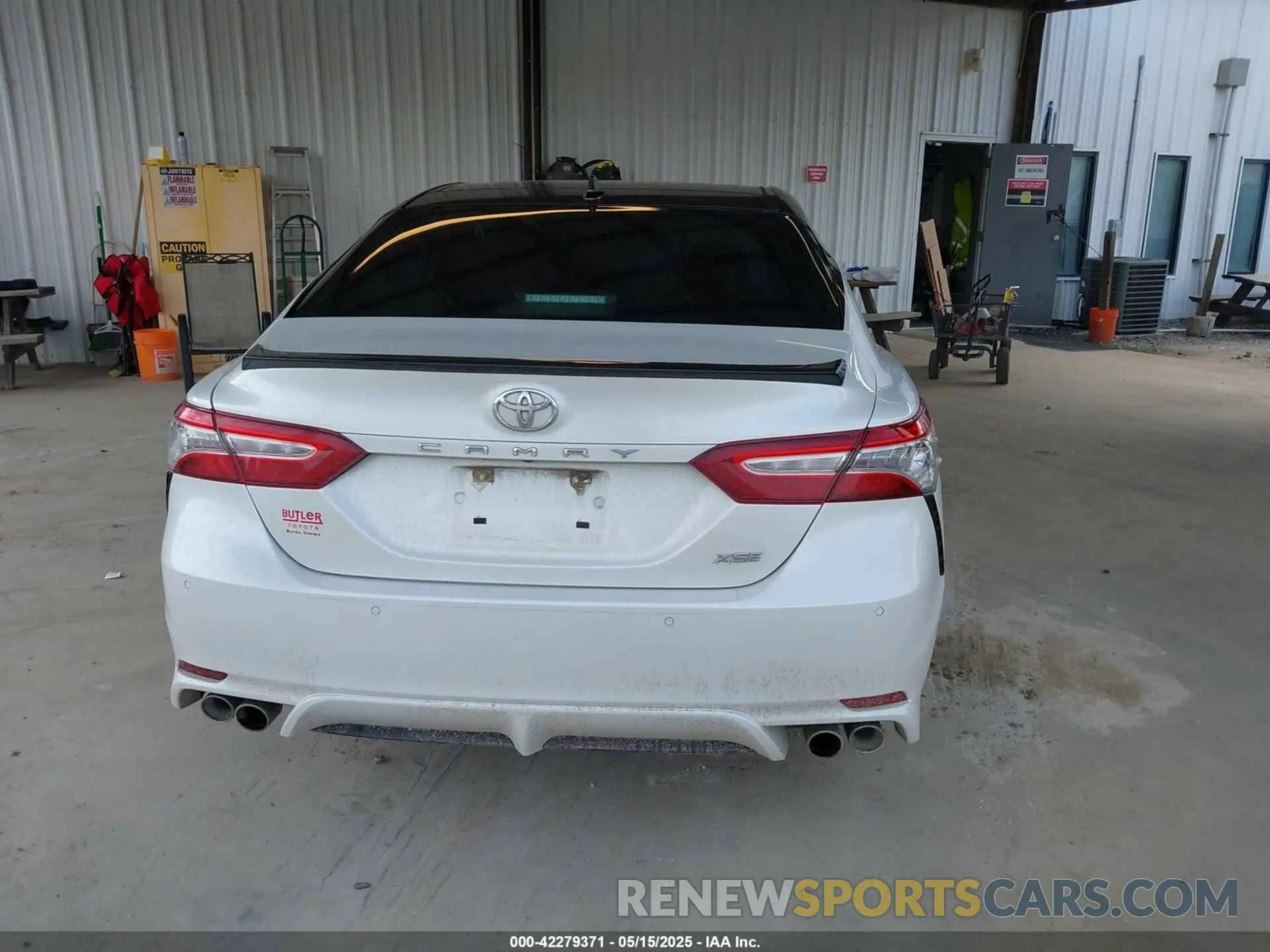 17 Photograph of a damaged car 4T1K61AK8LU397981 TOYOTA CAMRY 2020