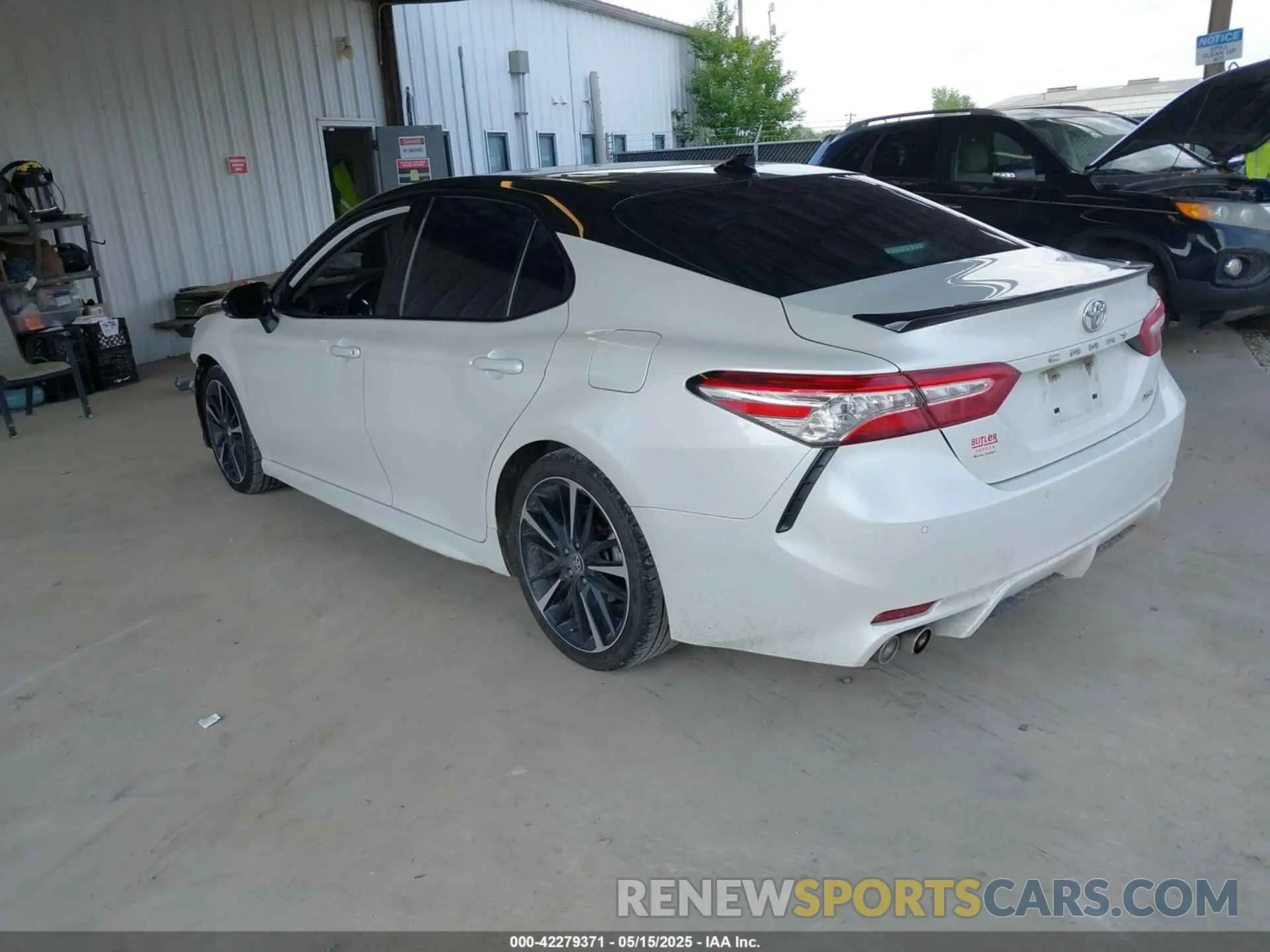 3 Photograph of a damaged car 4T1K61AK8LU397981 TOYOTA CAMRY 2020