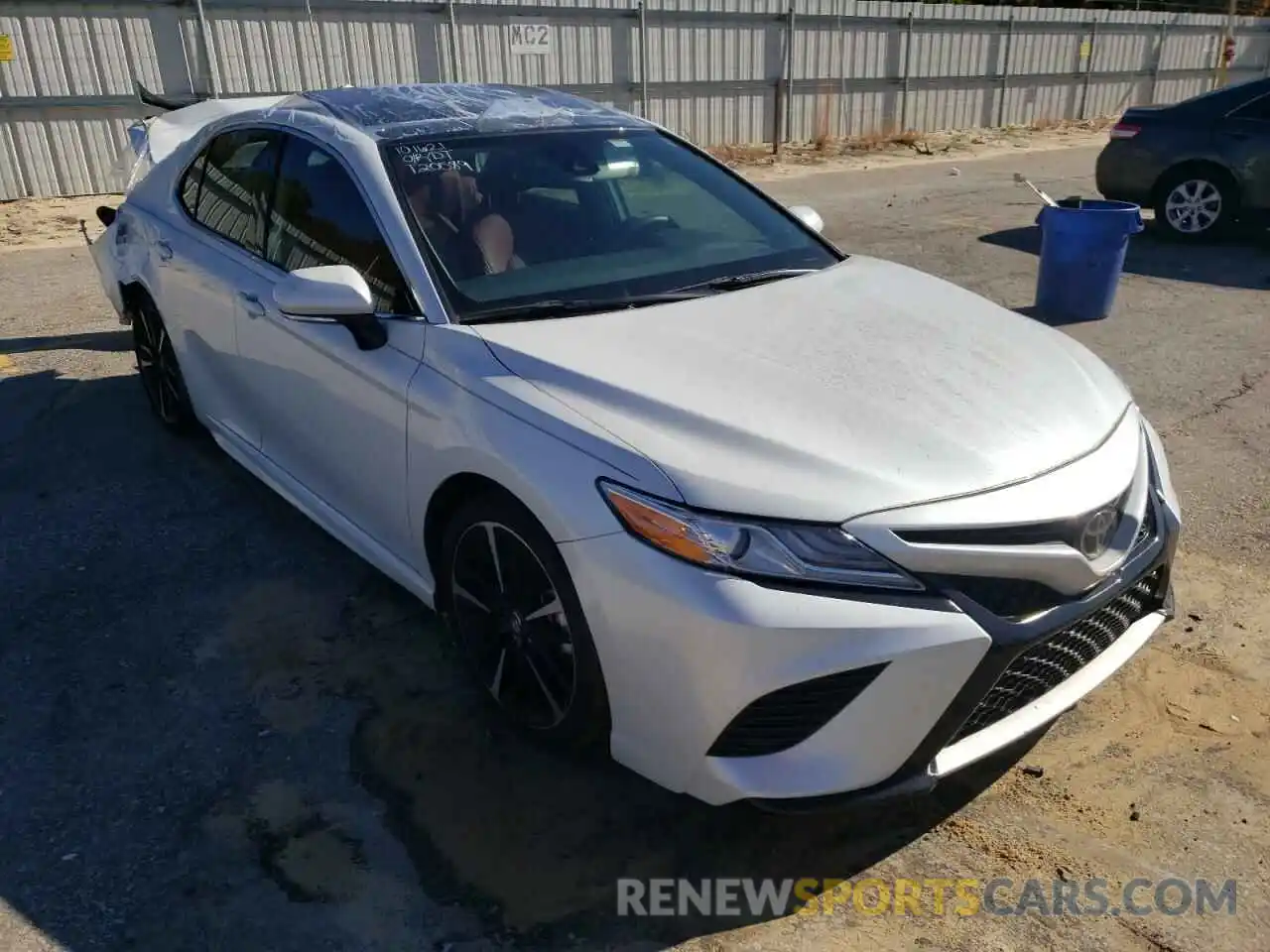 1 Photograph of a damaged car 4T1K61AK8LU910629 TOYOTA CAMRY 2020