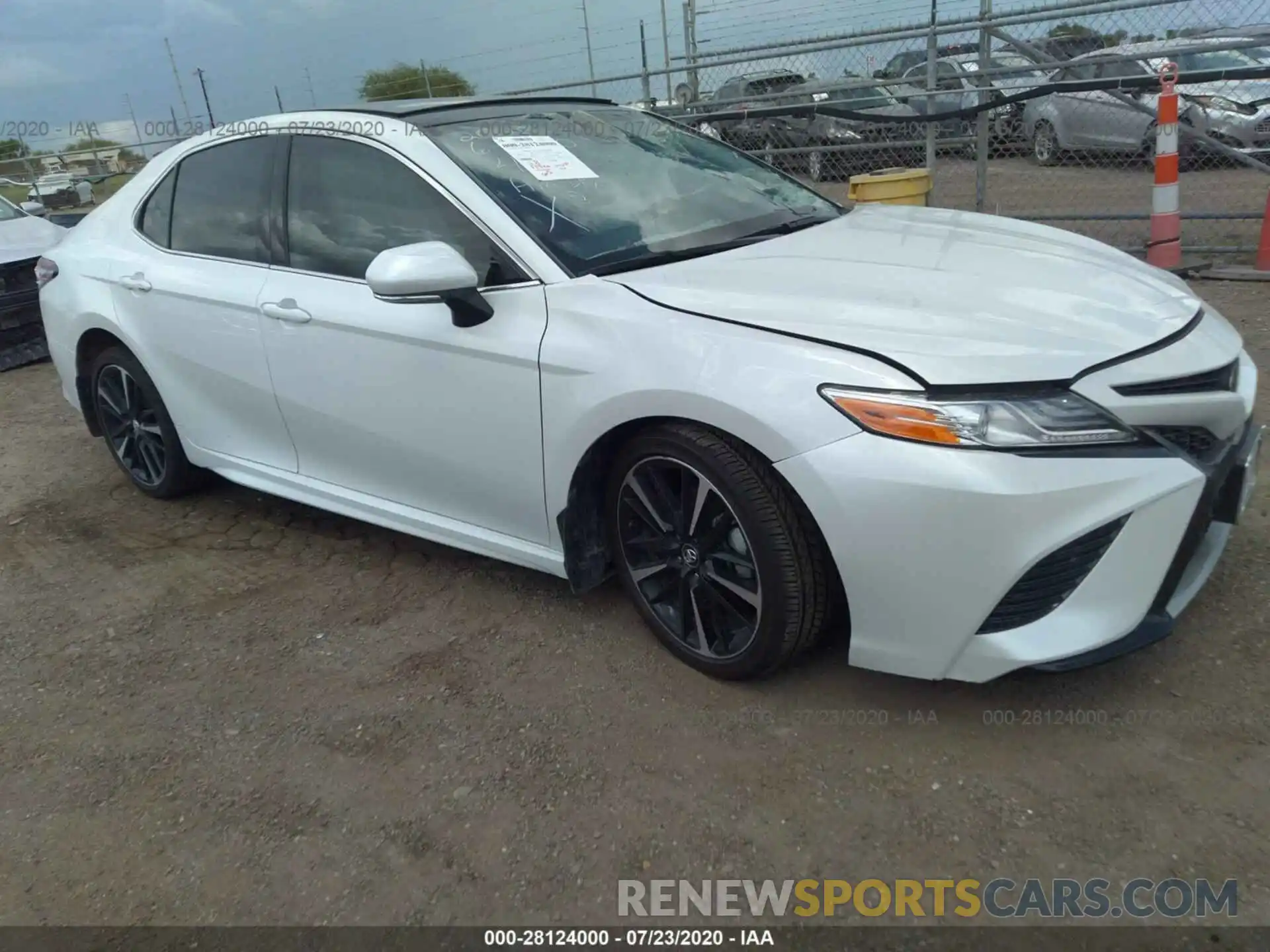 1 Photograph of a damaged car 4T1K61AK8LU934171 TOYOTA CAMRY 2020