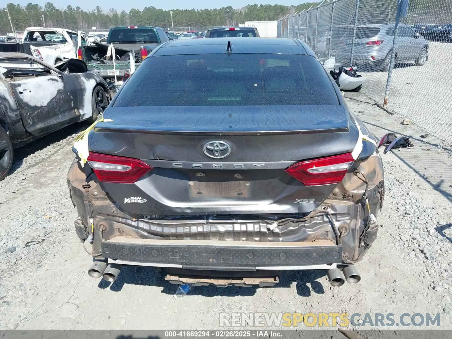 17 Photograph of a damaged car 4T1K61AK8LU955280 TOYOTA CAMRY 2020