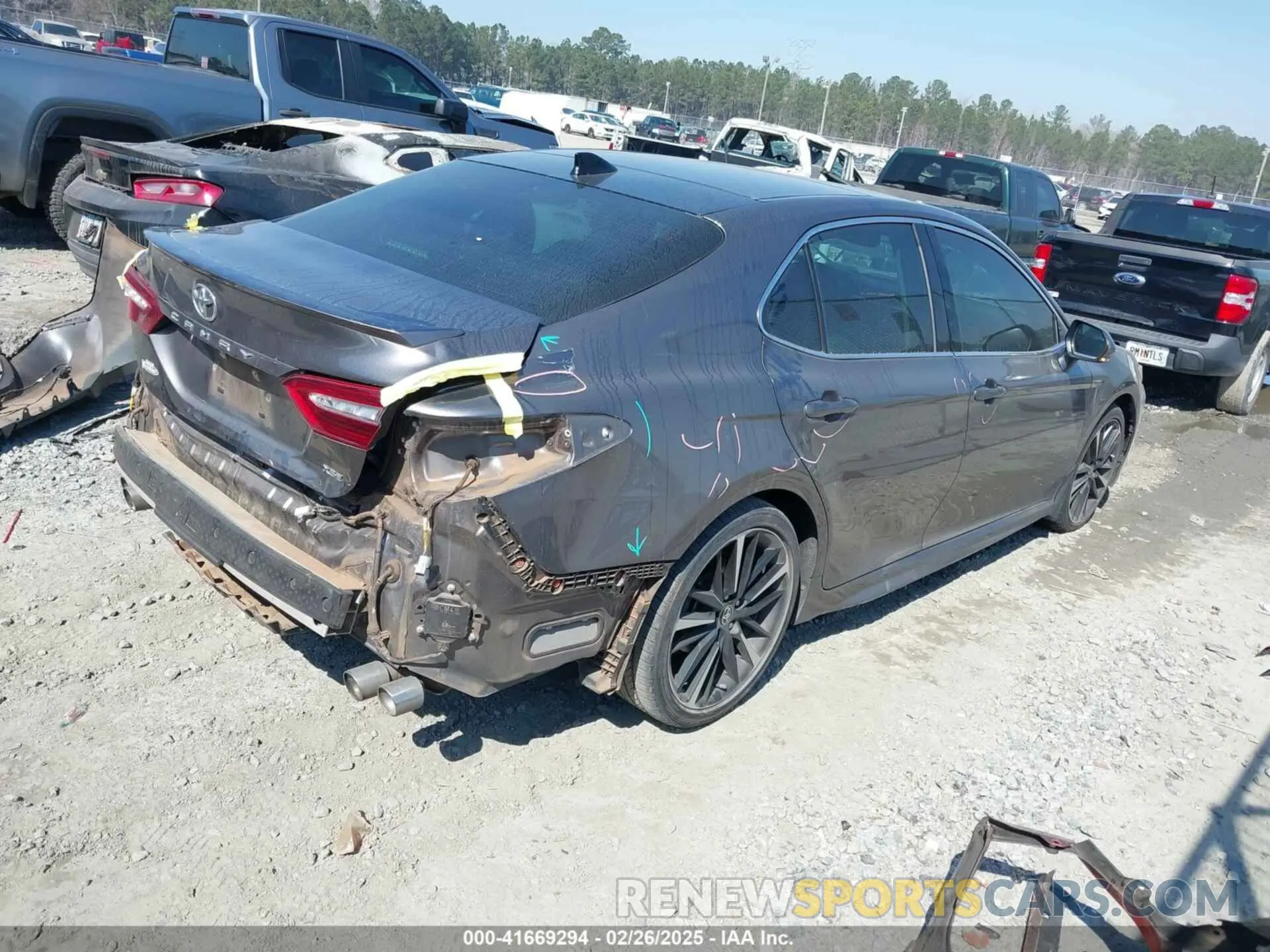 4 Photograph of a damaged car 4T1K61AK8LU955280 TOYOTA CAMRY 2020
