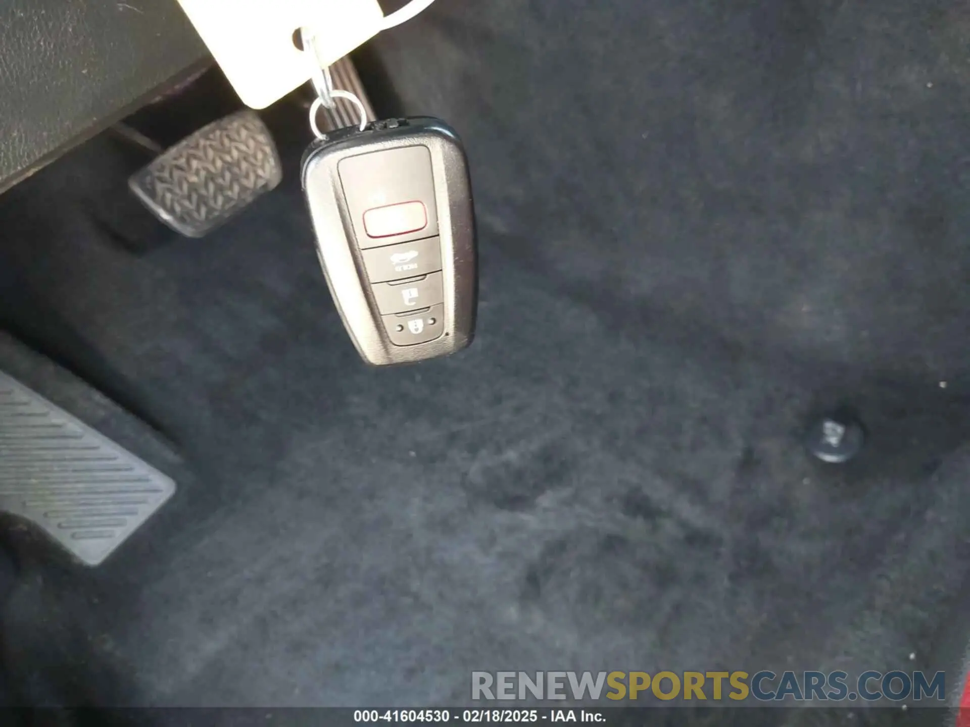 11 Photograph of a damaged car 4T1K61AK8LU987937 TOYOTA CAMRY 2020