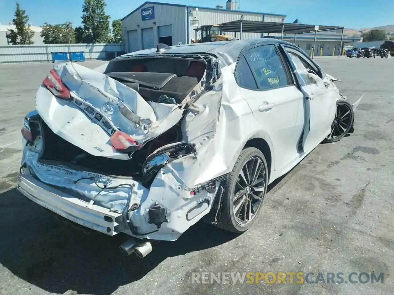 4 Photograph of a damaged car 4T1K61AK9LU304997 TOYOTA CAMRY 2020