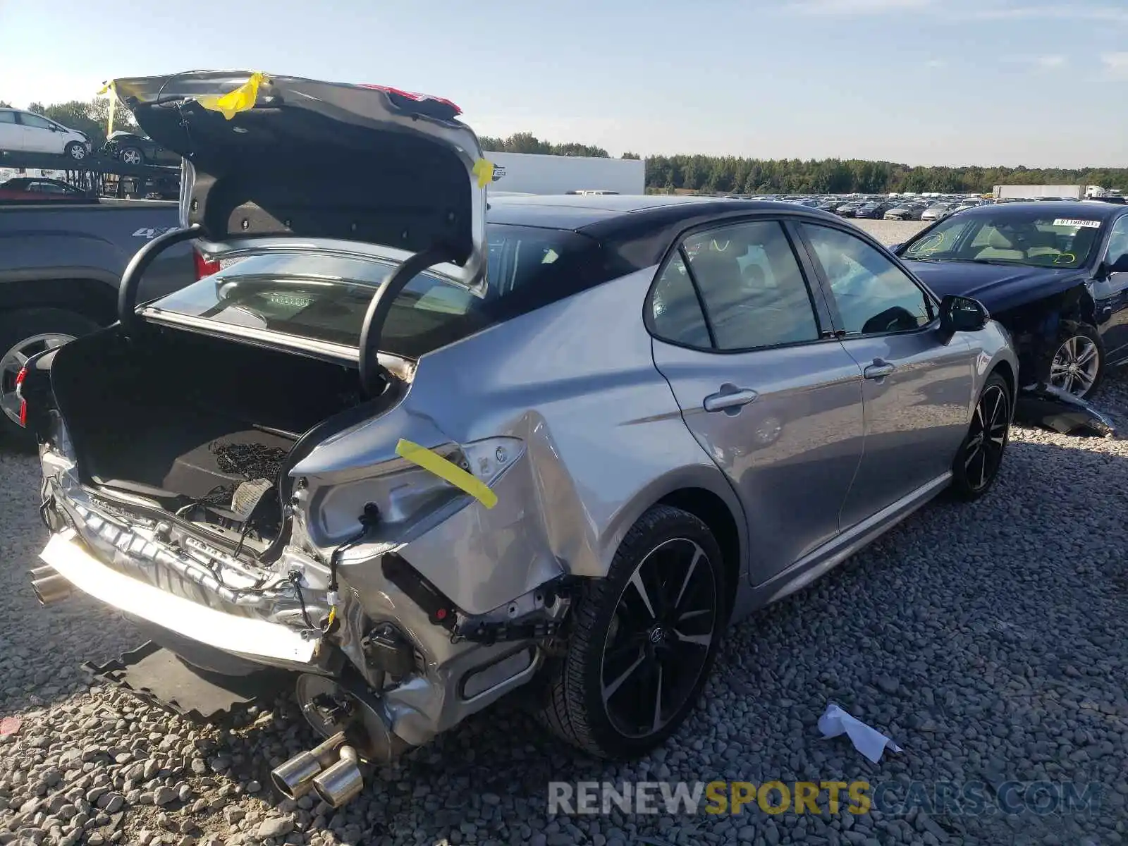 4 Photograph of a damaged car 4T1K61AK9LU310167 TOYOTA CAMRY 2020