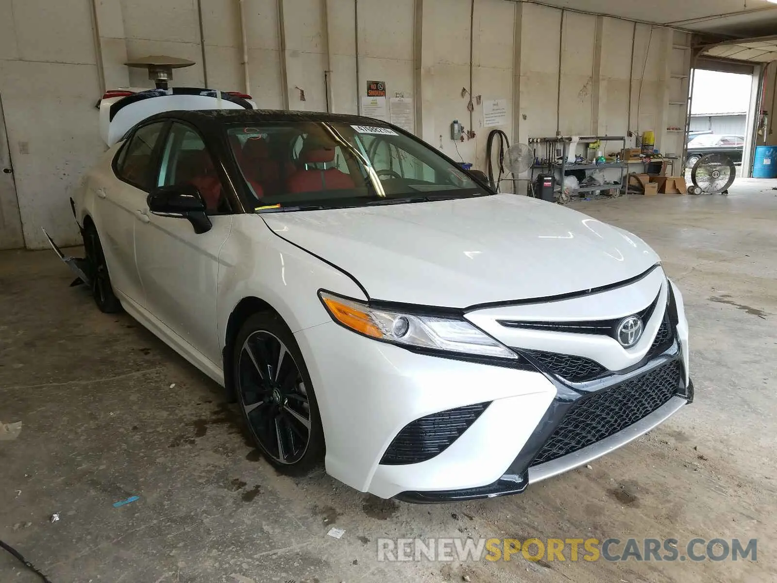 1 Photograph of a damaged car 4T1K61AK9LU333786 TOYOTA CAMRY 2020