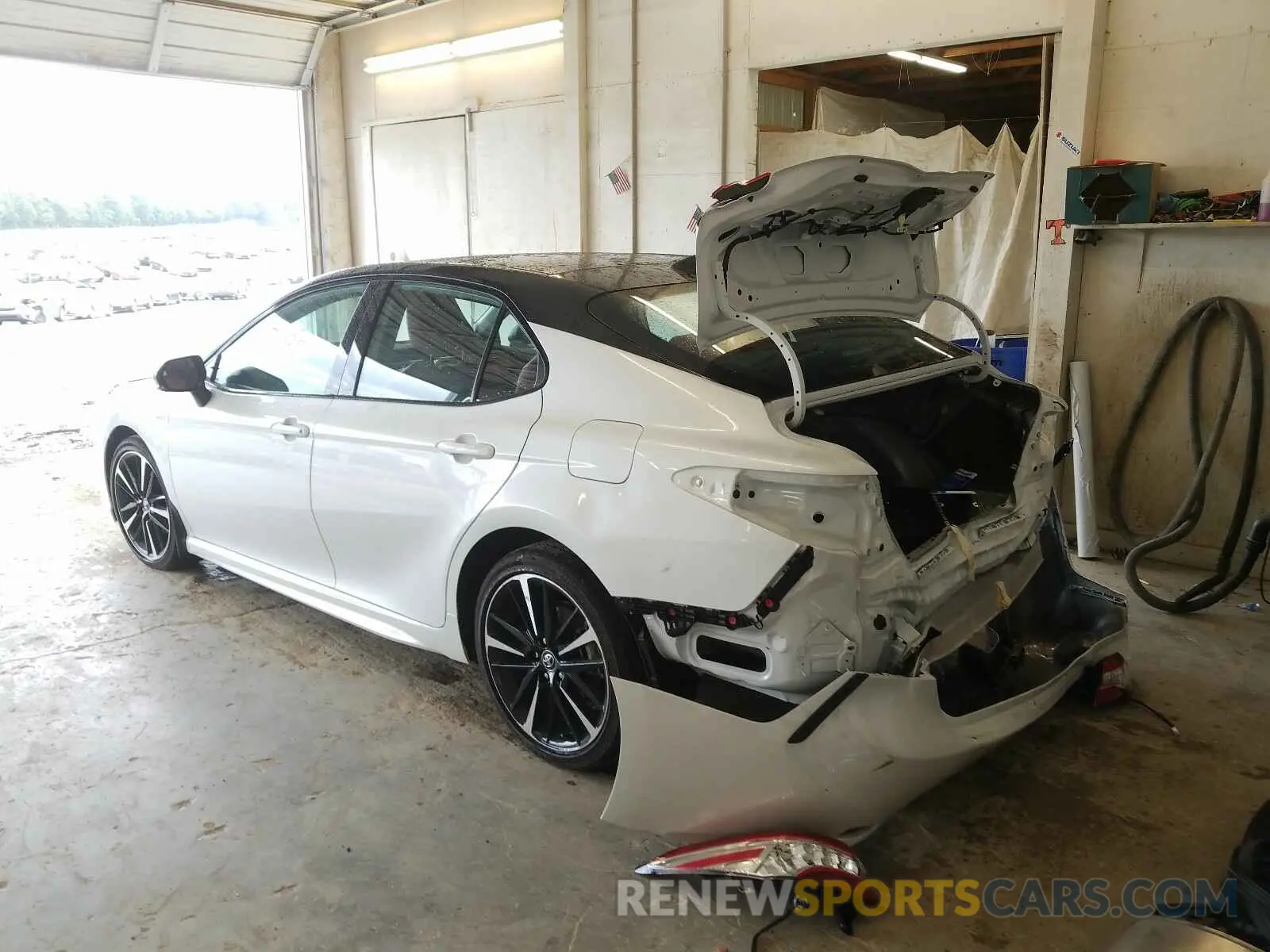 3 Photograph of a damaged car 4T1K61AK9LU333786 TOYOTA CAMRY 2020