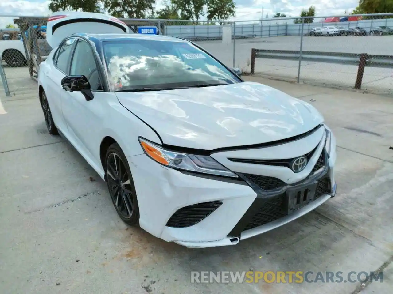 1 Photograph of a damaged car 4T1K61AK9LU362074 TOYOTA CAMRY 2020