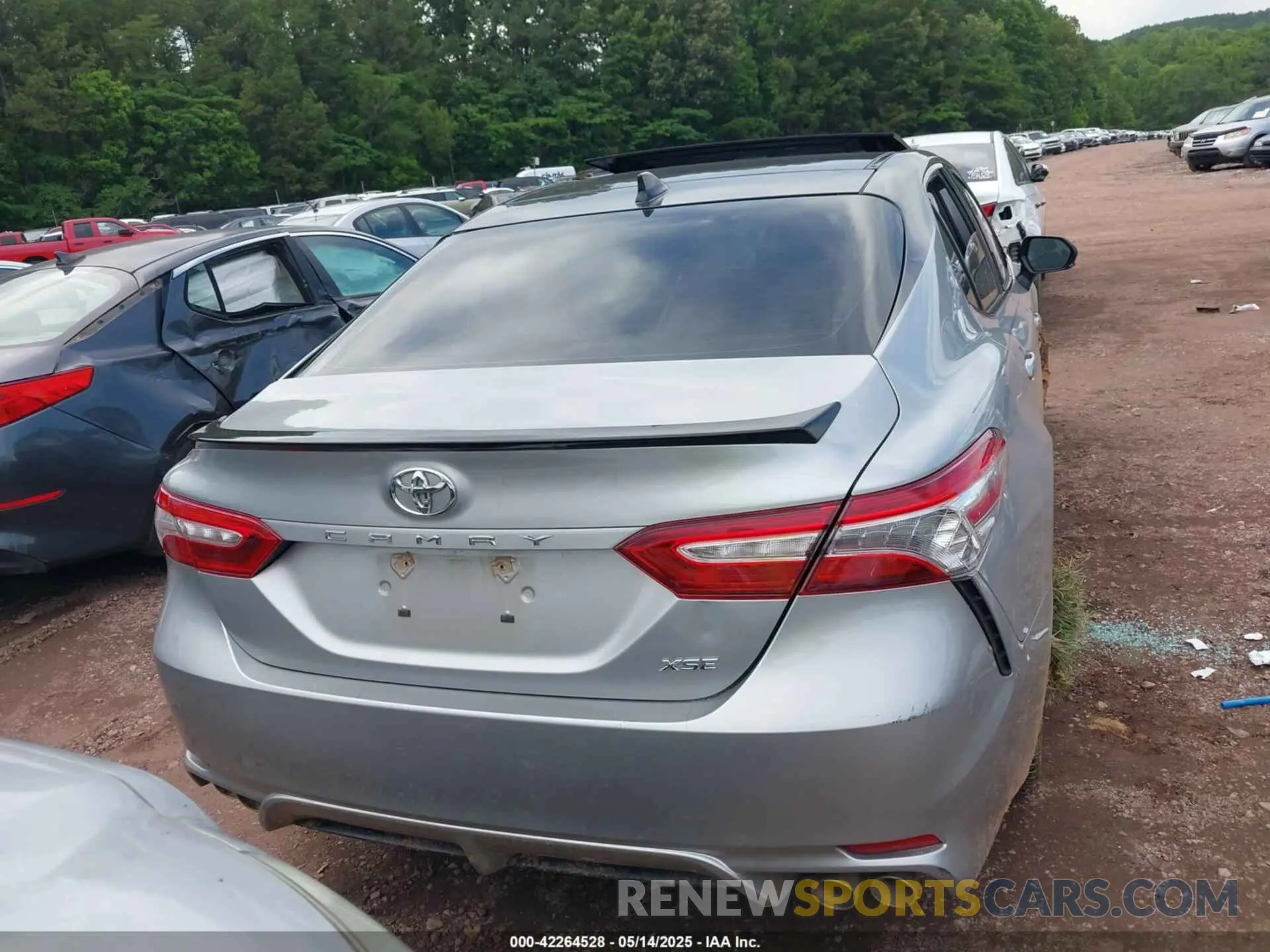 15 Photograph of a damaged car 4T1K61AK9LU377318 TOYOTA CAMRY 2020