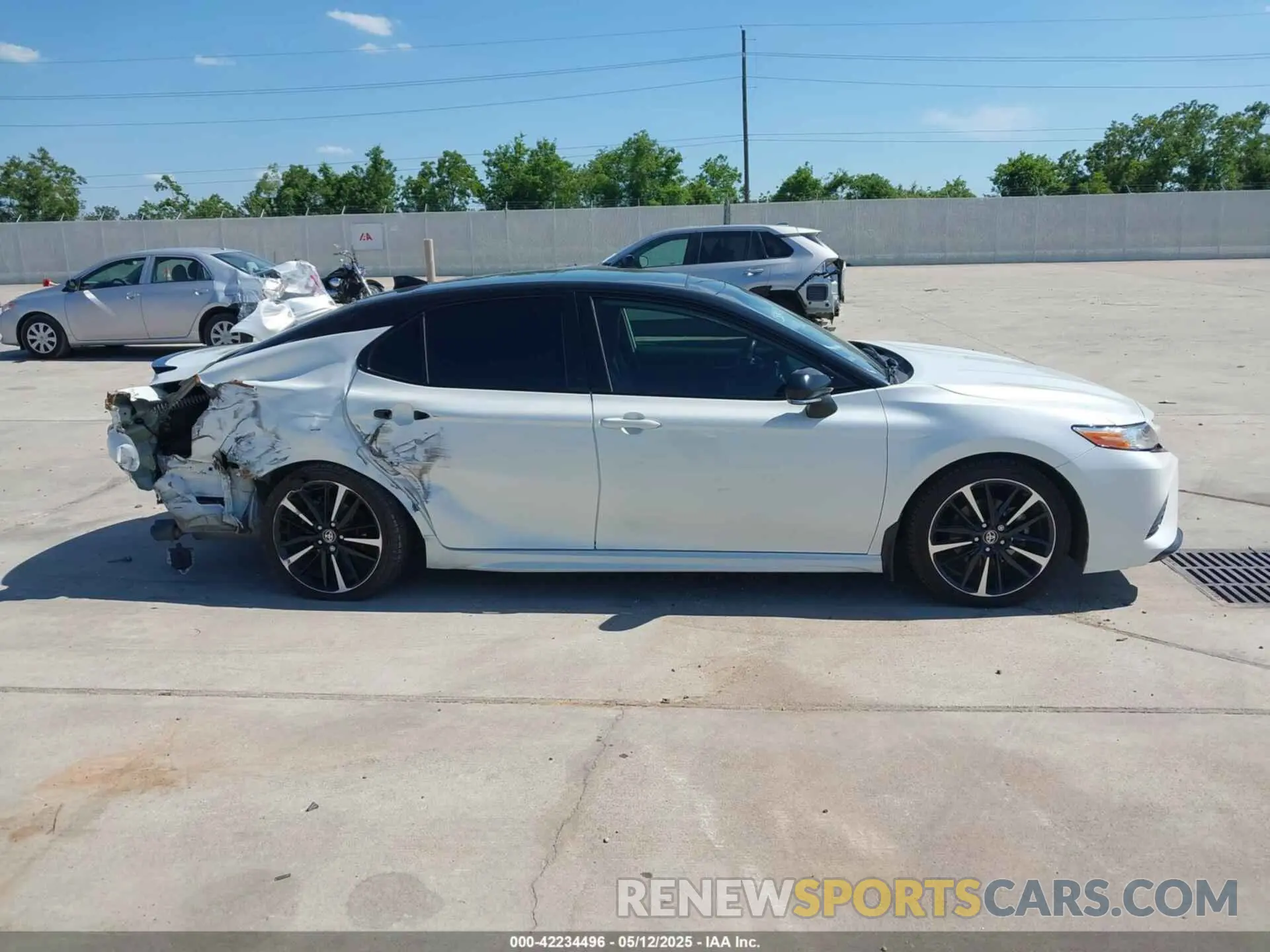 13 Photograph of a damaged car 4T1K61AK9LU380560 TOYOTA CAMRY 2020