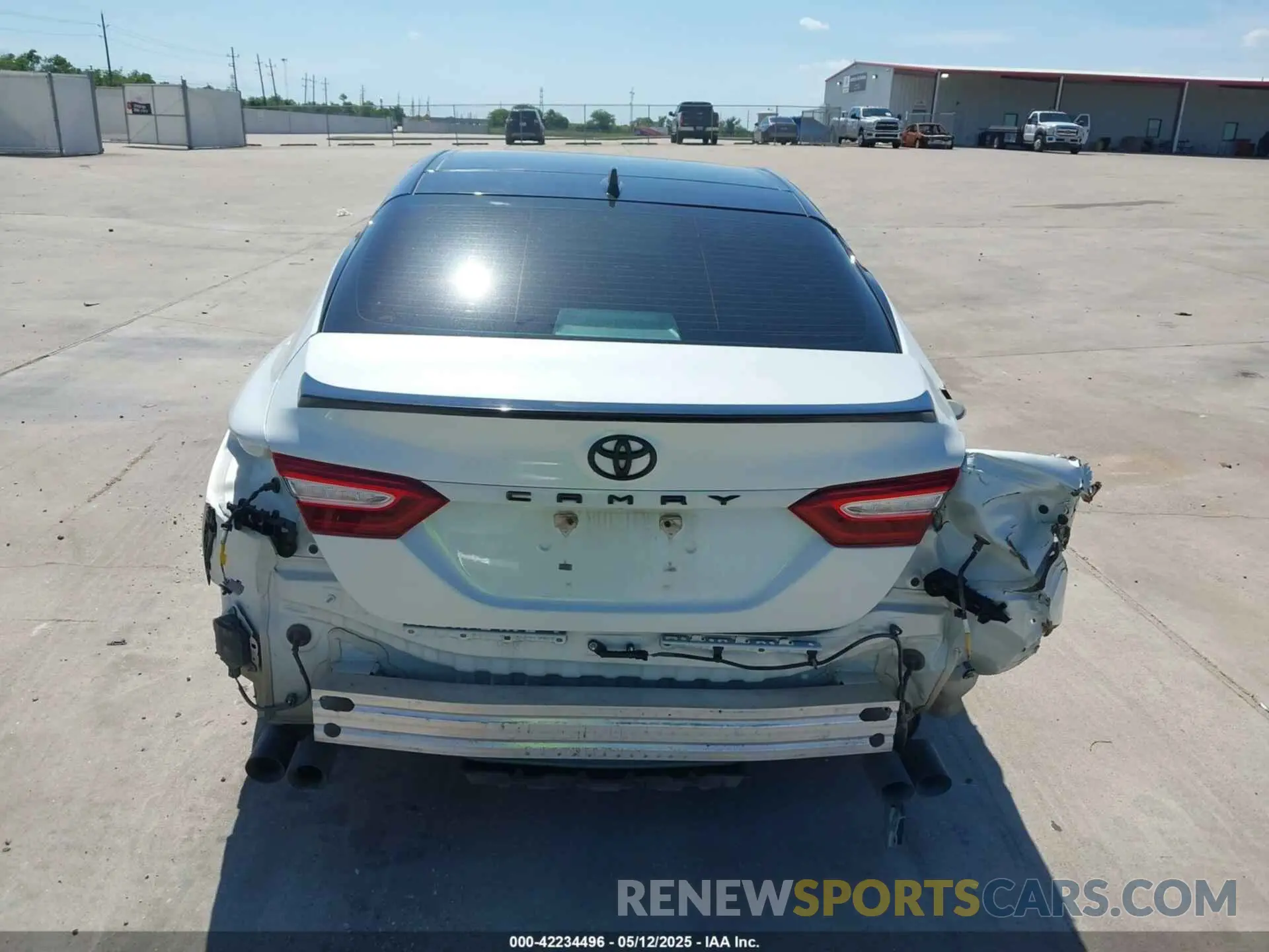 16 Photograph of a damaged car 4T1K61AK9LU380560 TOYOTA CAMRY 2020