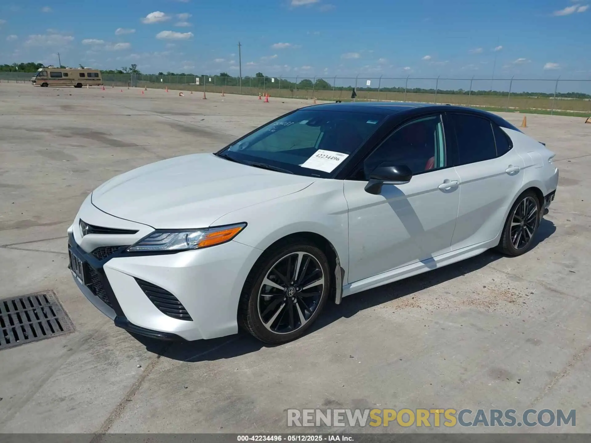 2 Photograph of a damaged car 4T1K61AK9LU380560 TOYOTA CAMRY 2020