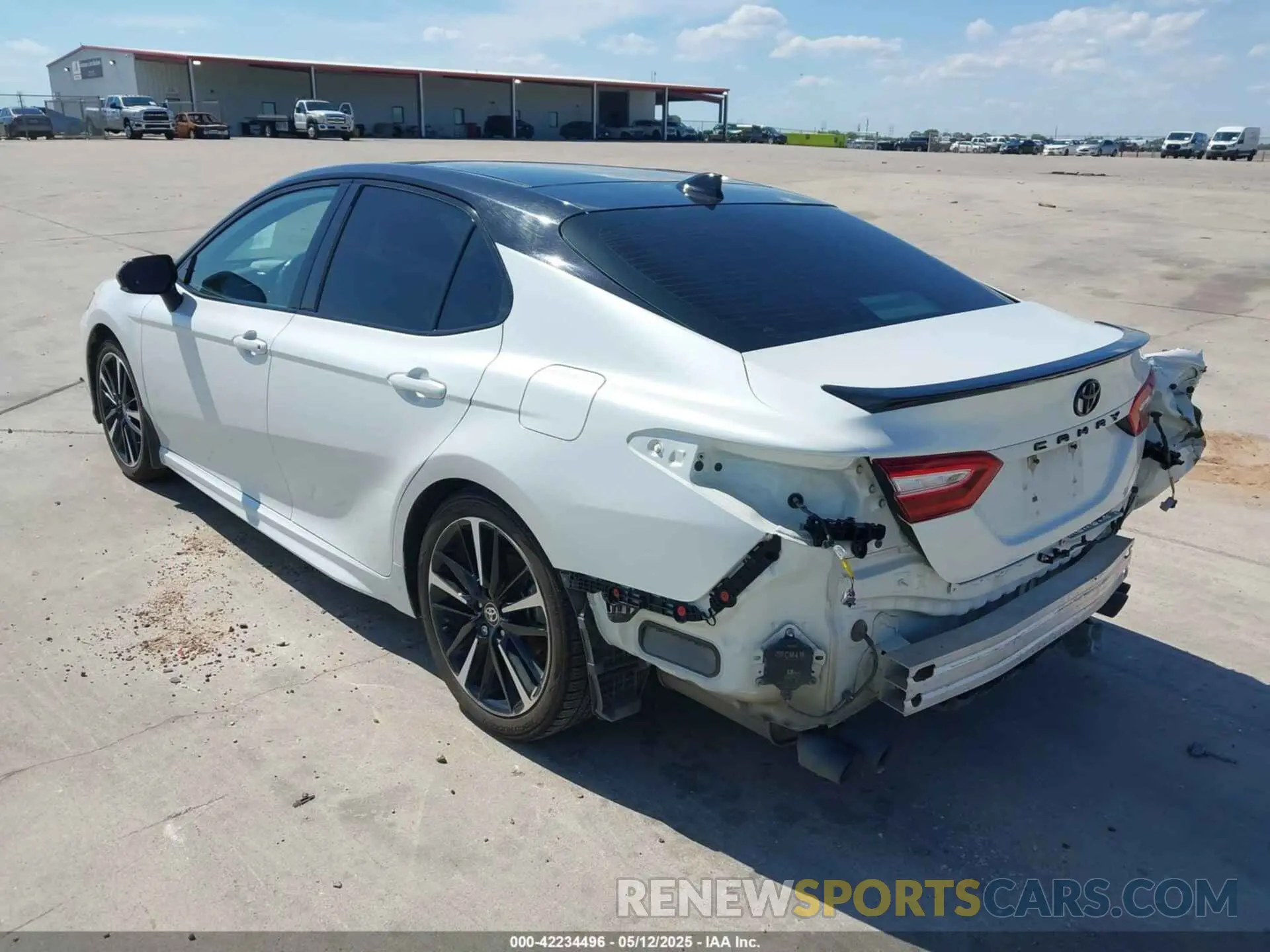 3 Photograph of a damaged car 4T1K61AK9LU380560 TOYOTA CAMRY 2020