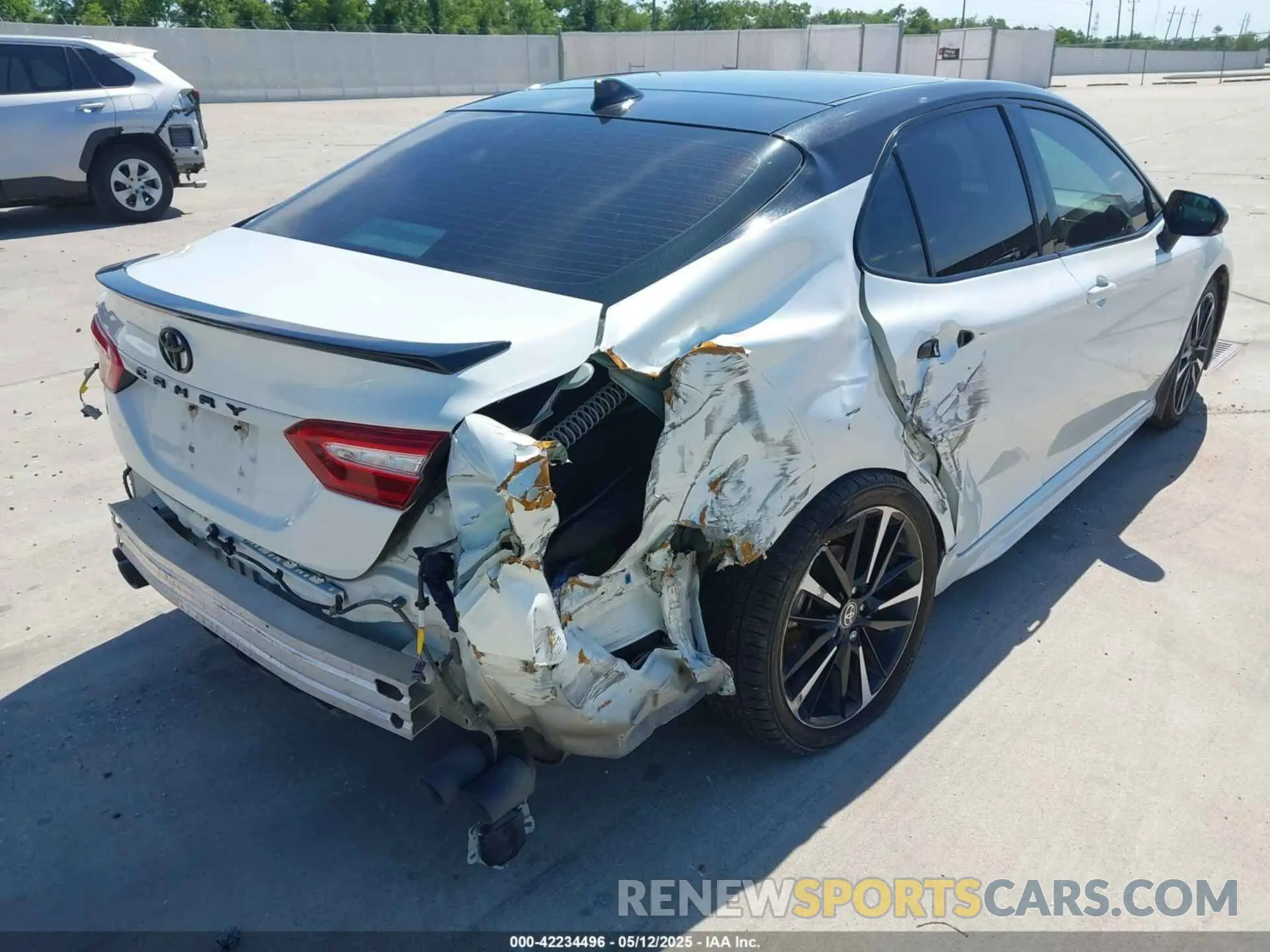 6 Photograph of a damaged car 4T1K61AK9LU380560 TOYOTA CAMRY 2020