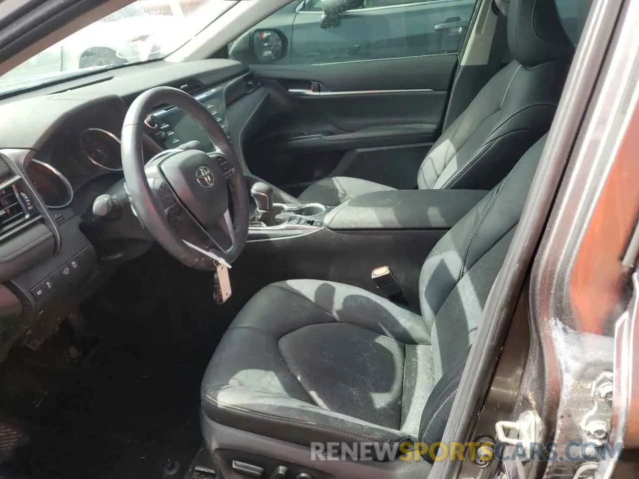 7 Photograph of a damaged car 4T1K61AK9LU869198 TOYOTA CAMRY 2020