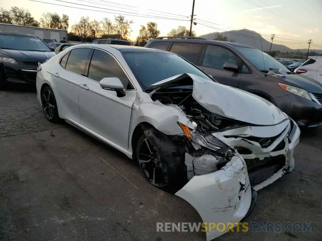 1 Photograph of a damaged car 4T1K61AK9LU915046 TOYOTA CAMRY 2020