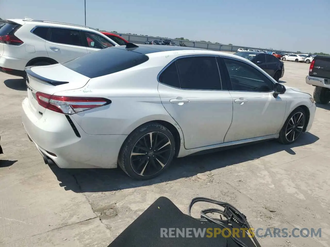 3 Photograph of a damaged car 4T1K61AK9LU932848 TOYOTA CAMRY 2020