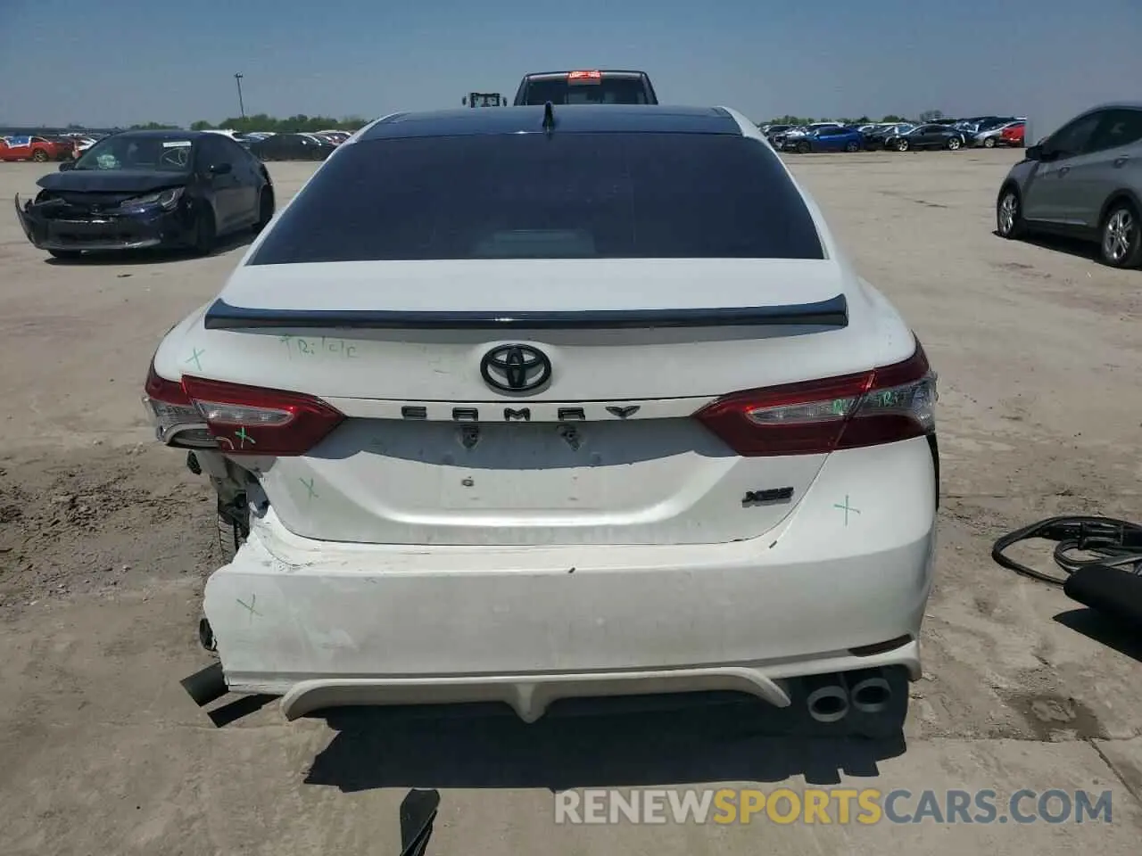 6 Photograph of a damaged car 4T1K61AK9LU932848 TOYOTA CAMRY 2020