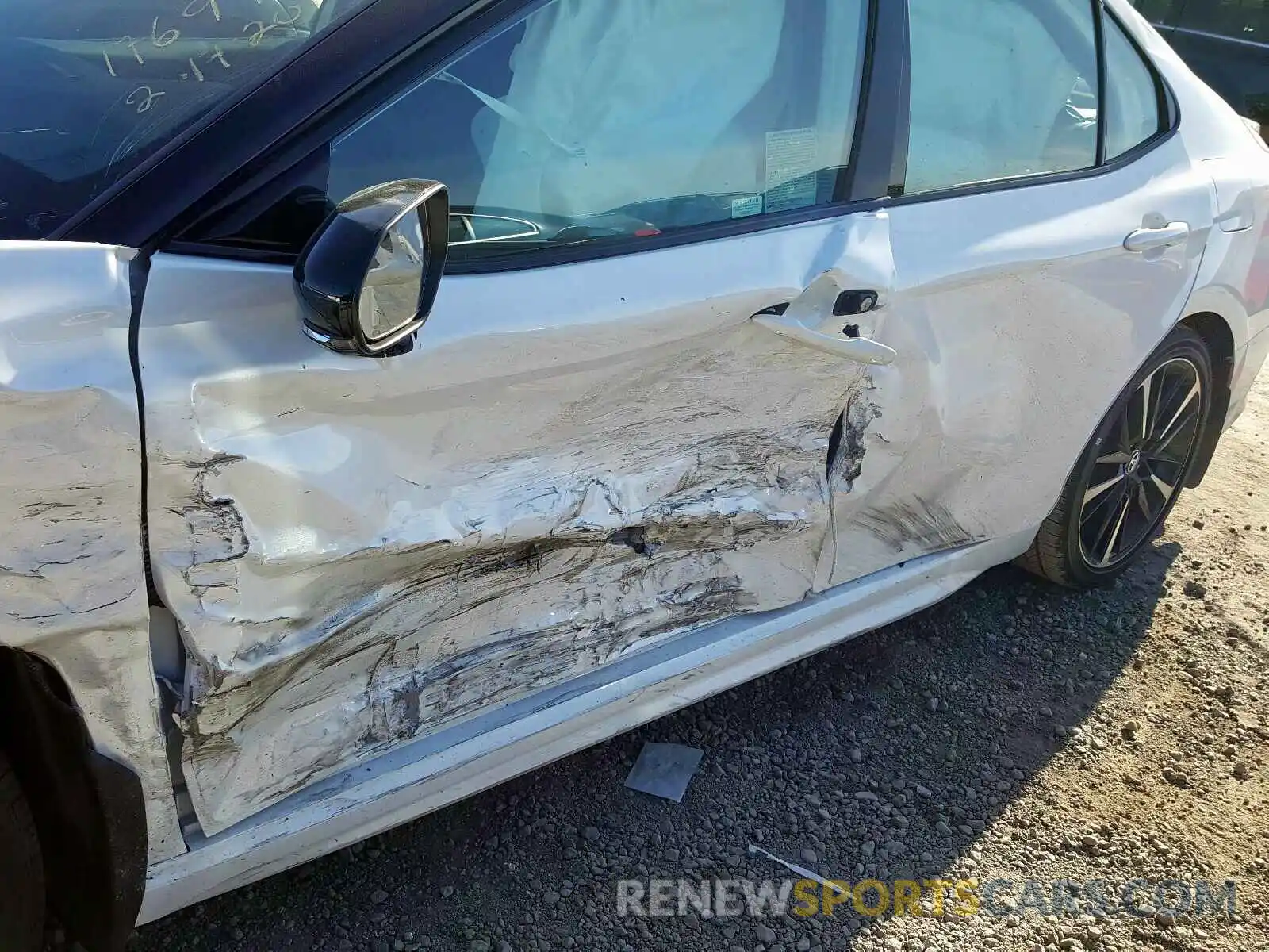 10 Photograph of a damaged car 4T1K61AKXLU330671 TOYOTA CAMRY 2020