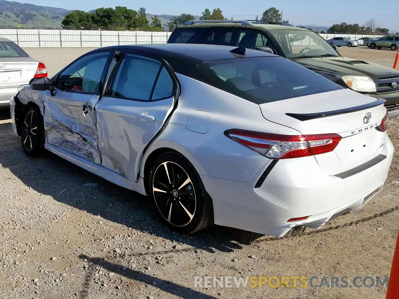 3 Photograph of a damaged car 4T1K61AKXLU330671 TOYOTA CAMRY 2020