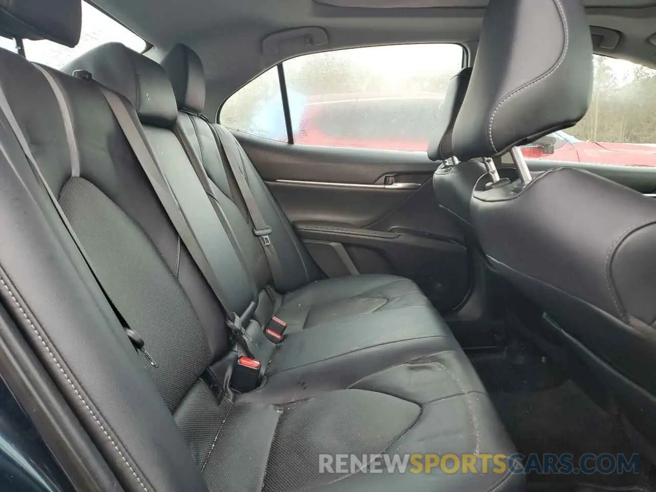 10 Photograph of a damaged car 4T1K61AKXLU332355 TOYOTA CAMRY 2020