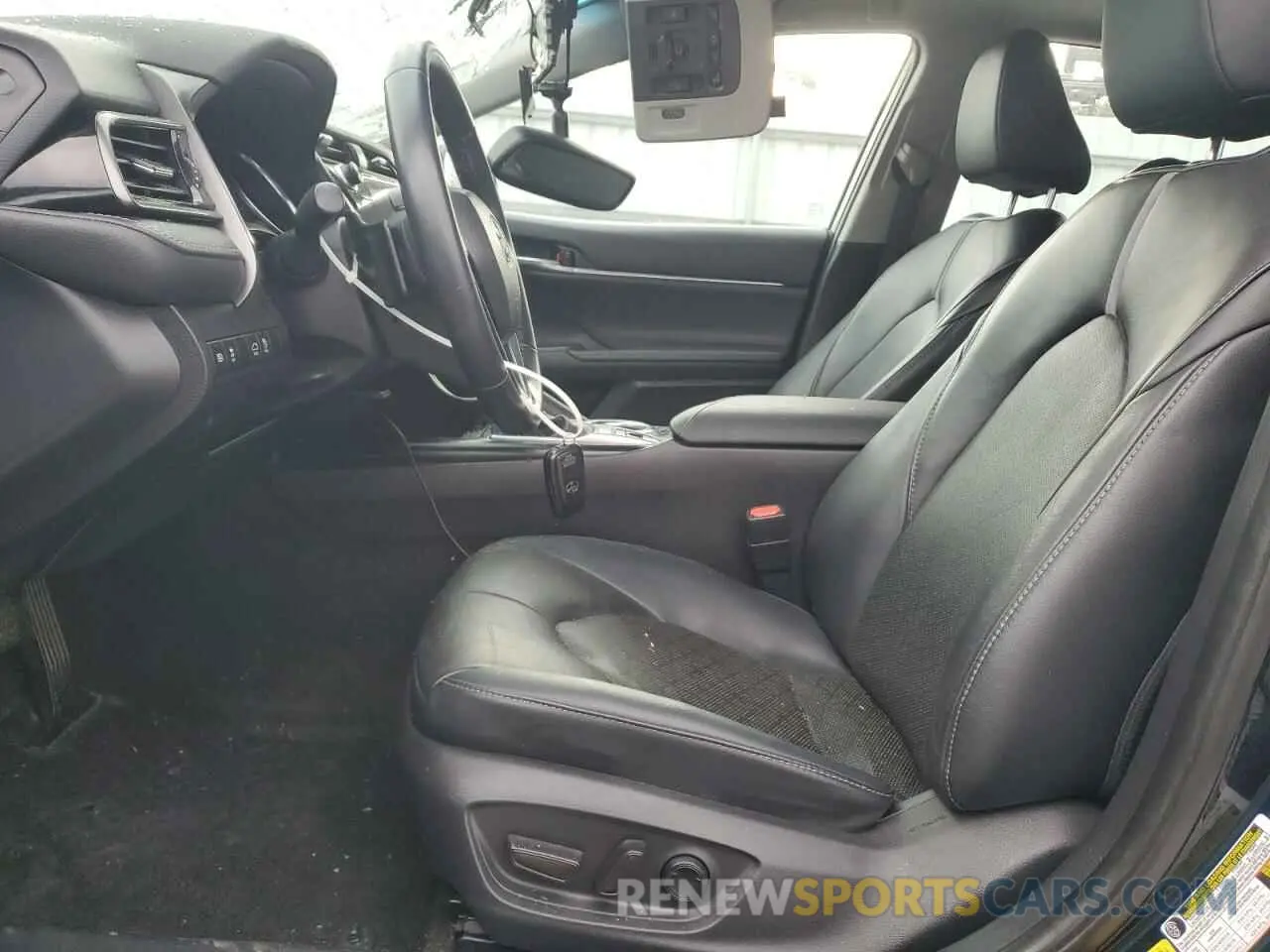 7 Photograph of a damaged car 4T1K61AKXLU332355 TOYOTA CAMRY 2020