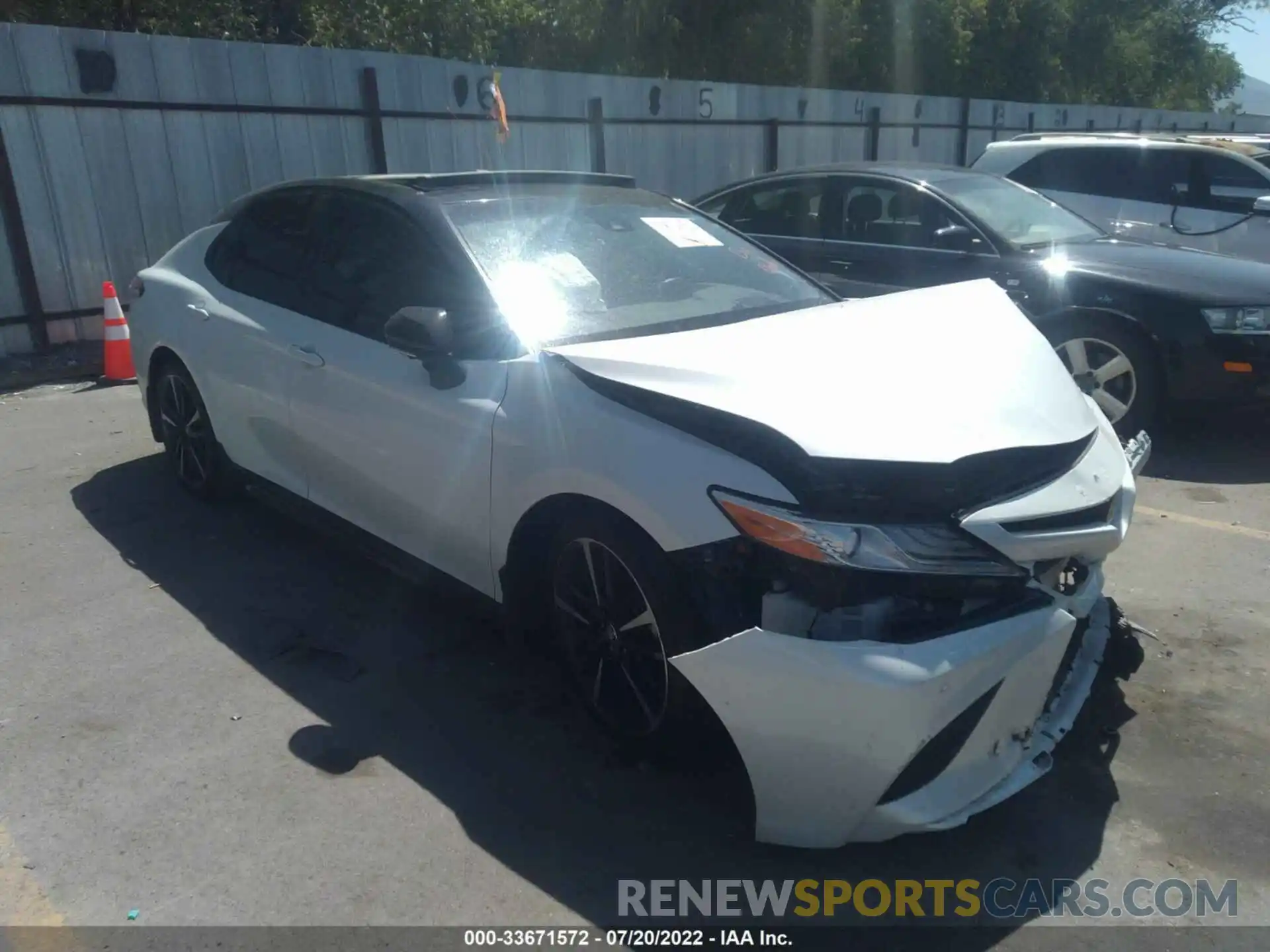 1 Photograph of a damaged car 4T1K61AKXLU354565 TOYOTA CAMRY 2020