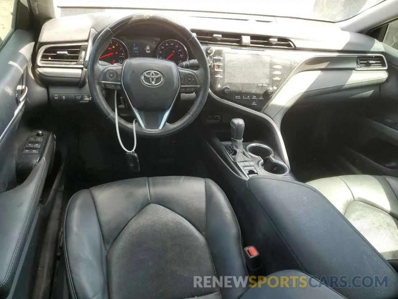 8 Photograph of a damaged car 4T1K61AKXLU360141 TOYOTA CAMRY 2020