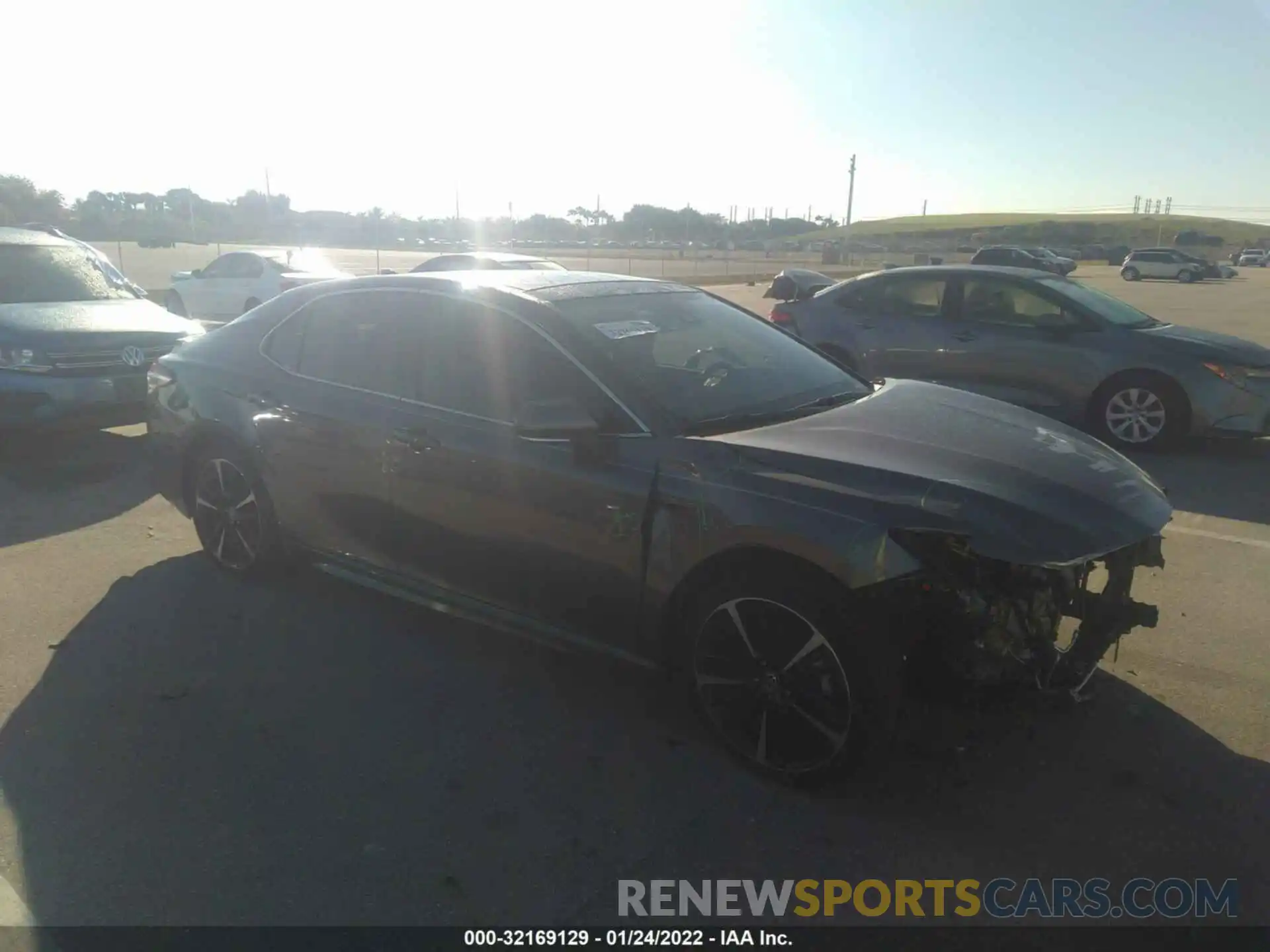 1 Photograph of a damaged car 4T1K61AKXLU924841 TOYOTA CAMRY 2020