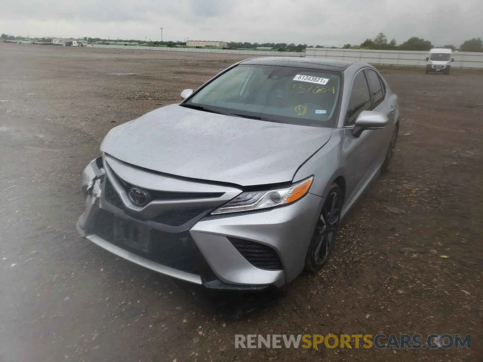 2 Photograph of a damaged car 4T1K61AKXLU937654 TOYOTA CAMRY 2020