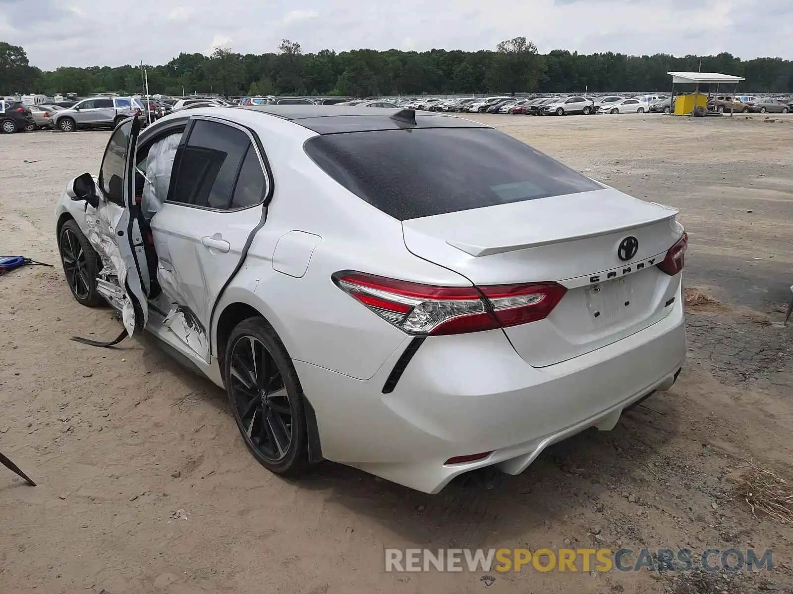 3 Photograph of a damaged car 4T1K61AKXLU963767 TOYOTA CAMRY 2020