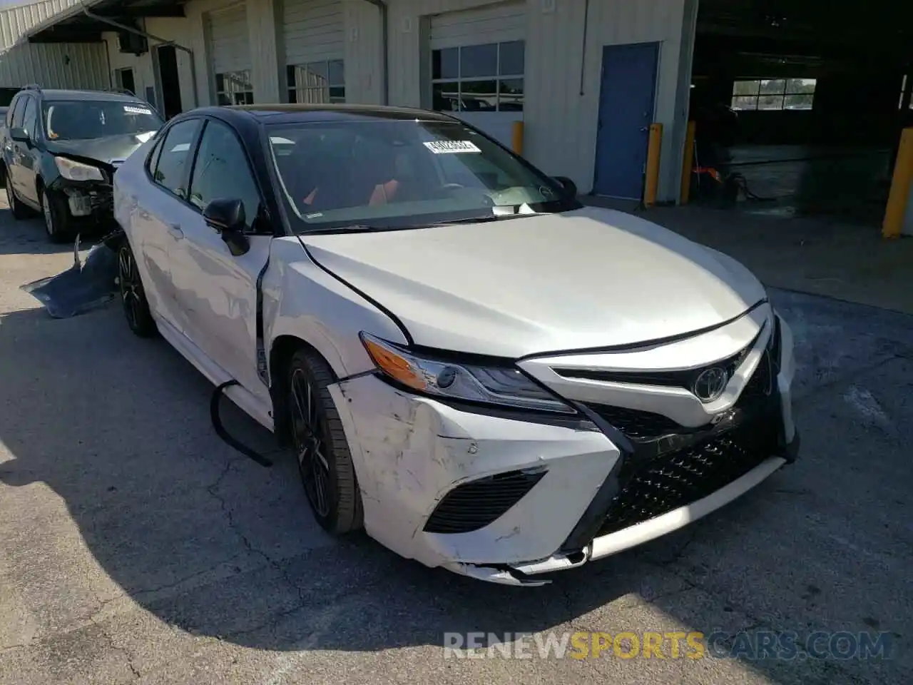 1 Photograph of a damaged car 4T1K61BK0LU001220 TOYOTA CAMRY 2020